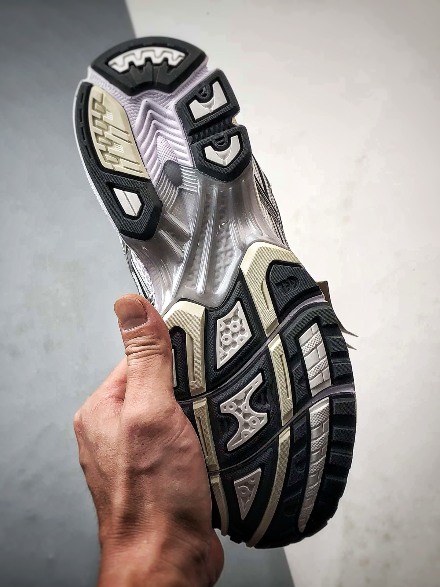 Asics Gel-Nimbus 10.1 白黑灰 亚瑟士复古先锋潮流拼接休闲跑步鞋 1203A543-104 Asics Gel-Nimbus 10.1 白黑灰 亚瑟士复古先锋潮流拼接休闲跑步鞋 1203A543-104