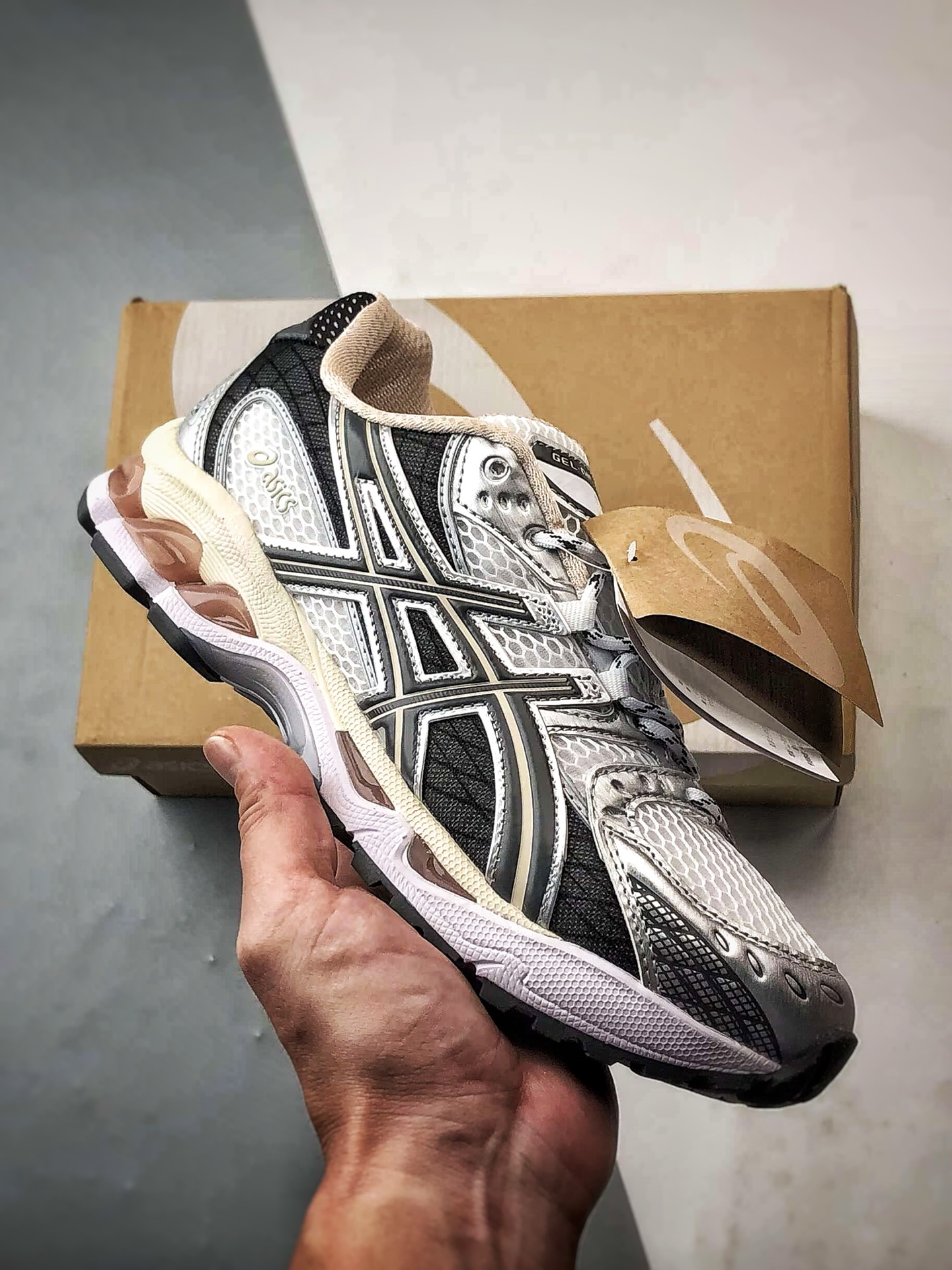 Asics Gel-Nimbus 10.1 白黑灰 亚瑟士复古先锋潮流拼接休闲跑步鞋 1203A543-104 Asics Gel-Nimbus 10.1 白黑灰 亚瑟士复古先锋潮流拼接休闲跑步鞋 1203A543-104