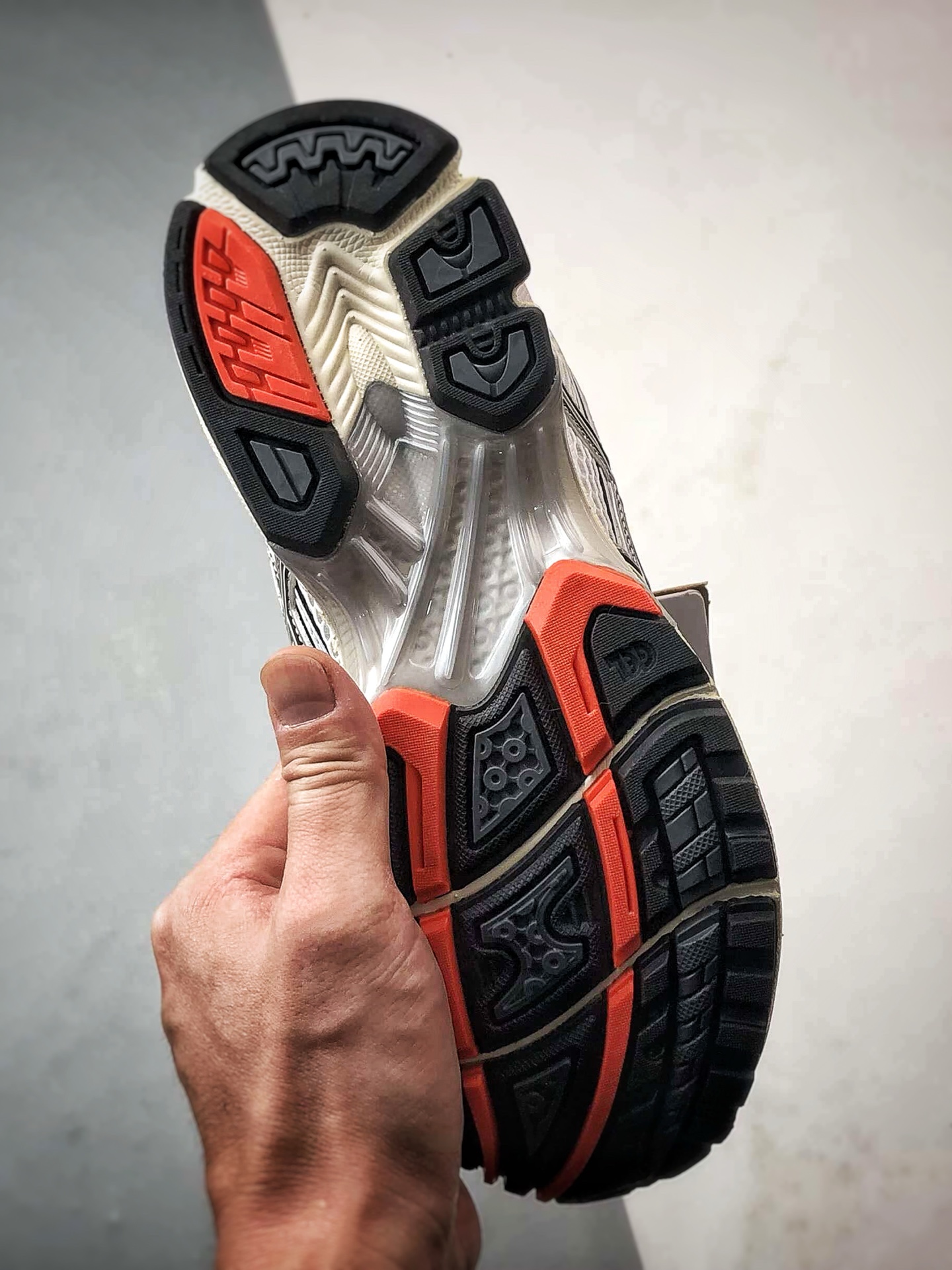 Asics Gel-Nimbus 10.1 白黑 亚瑟士复古先锋潮流拼接休闲跑步鞋 1203A543-106