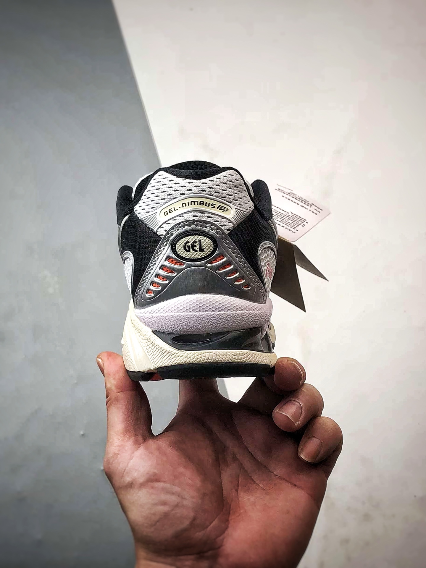 Asics Gel-Nimbus 10.1 白黑 亚瑟士复古先锋潮流拼接休闲跑步鞋 1203A543-106