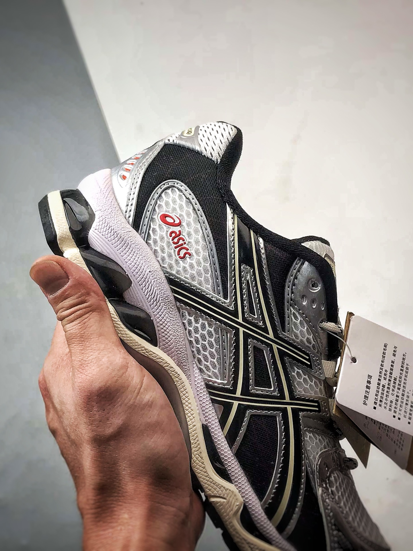 Asics Gel-Nimbus 10.1 白黑 亚瑟士复古先锋潮流拼接休闲跑步鞋 1203A543-106