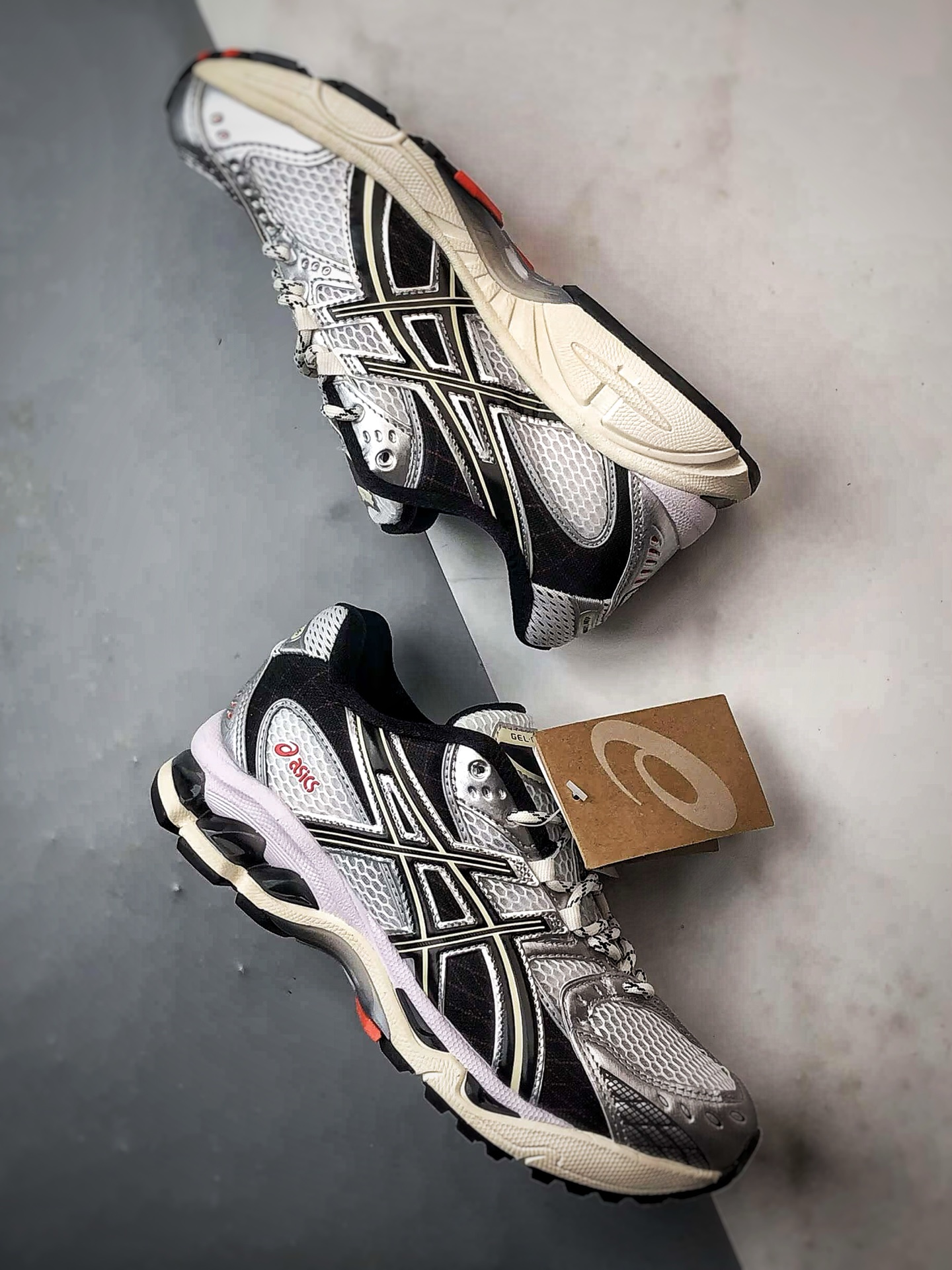 Asics Gel-Nimbus 10.1 白黑 亚瑟士复古先锋潮流拼接休闲跑步鞋 1203A543-106