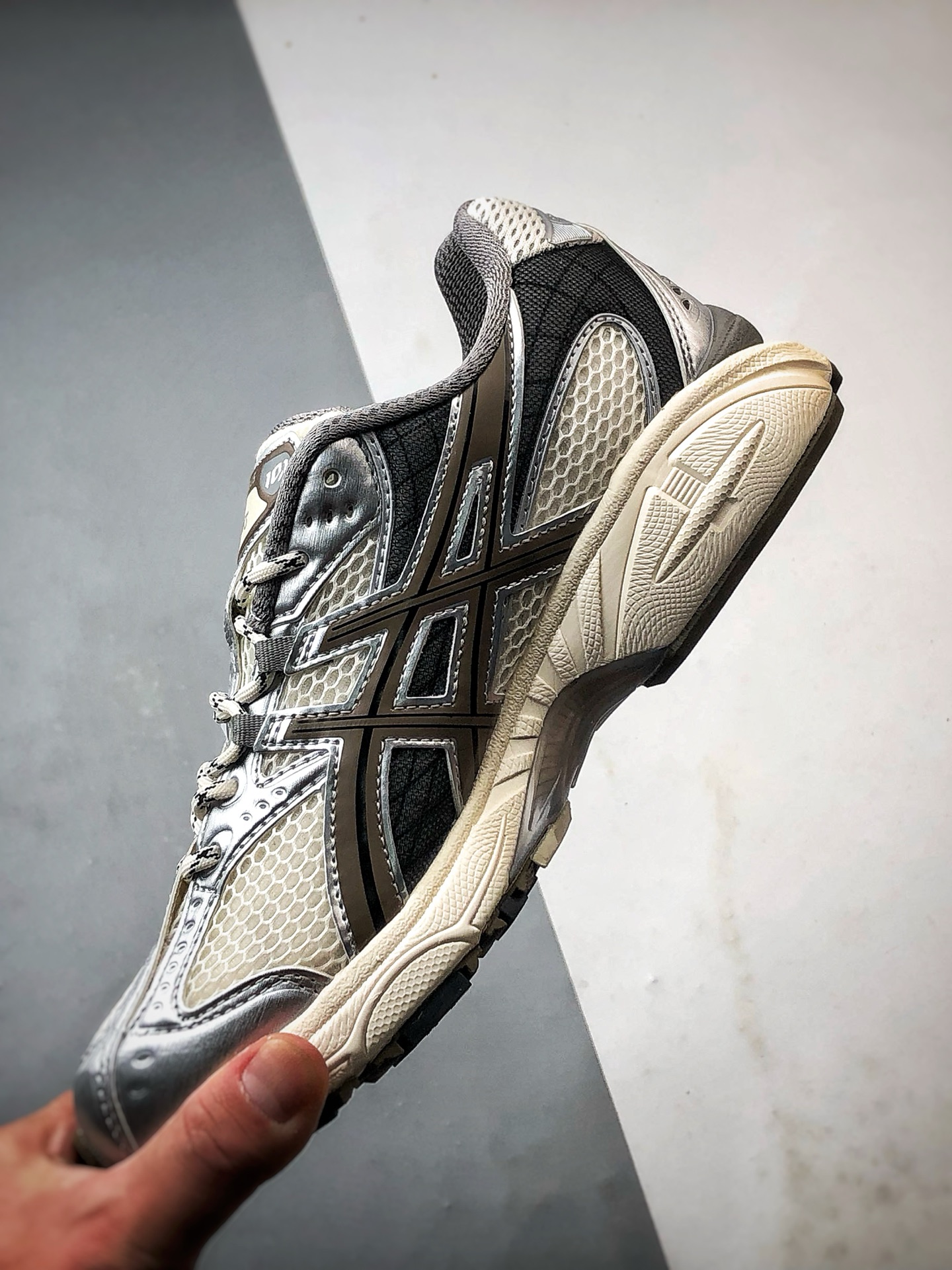 Asics Gel-Nimbus 10.1 白银 亚瑟士复古先锋潮流拼接休闲跑步鞋 1203A543-107 Asics Gel-Nimbus 10.1 白银 亚瑟士复古先锋潮流拼接休闲跑步鞋 1203A543-107