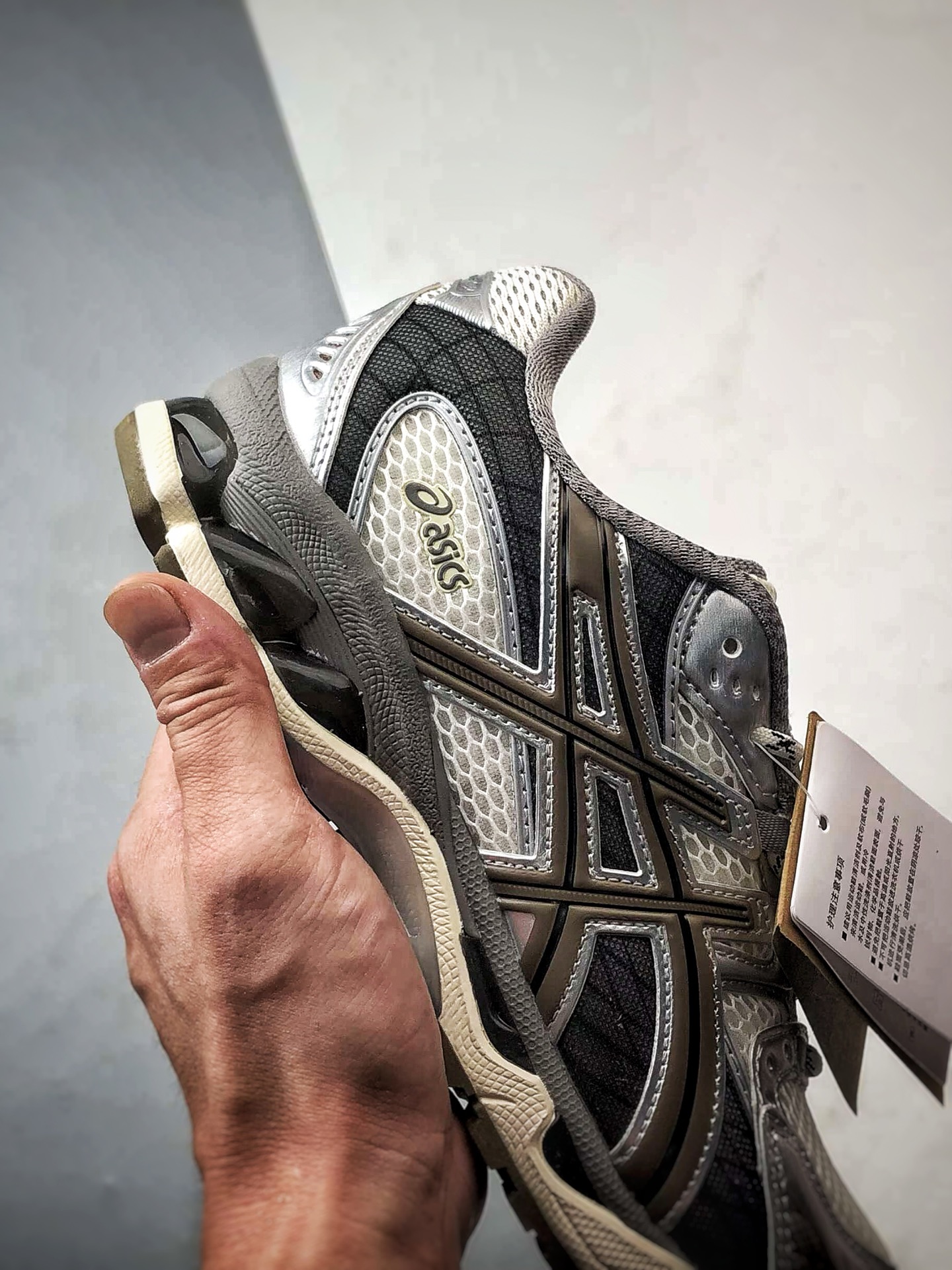 Asics Gel-Nimbus 10.1 白银 亚瑟士复古先锋潮流拼接休闲跑步鞋 1203A543-107 Asics Gel-Nimbus 10.1 白银 亚瑟士复古先锋潮流拼接休闲跑步鞋 1203A543-107