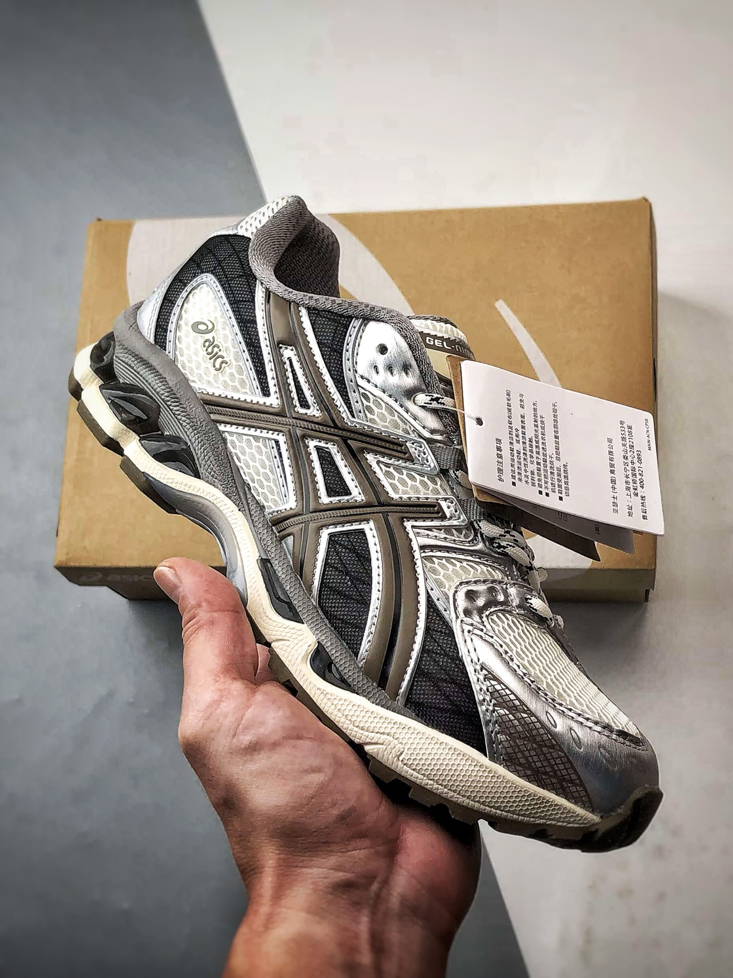 Asics Gel-Nimbus 10.1 白银 亚瑟士复古先锋潮流拼接休闲跑步鞋 1203A543-107 Asics Gel-Nimbus 10.1 白银 亚瑟士复古先锋潮流拼接休闲跑步鞋 1203A543-107