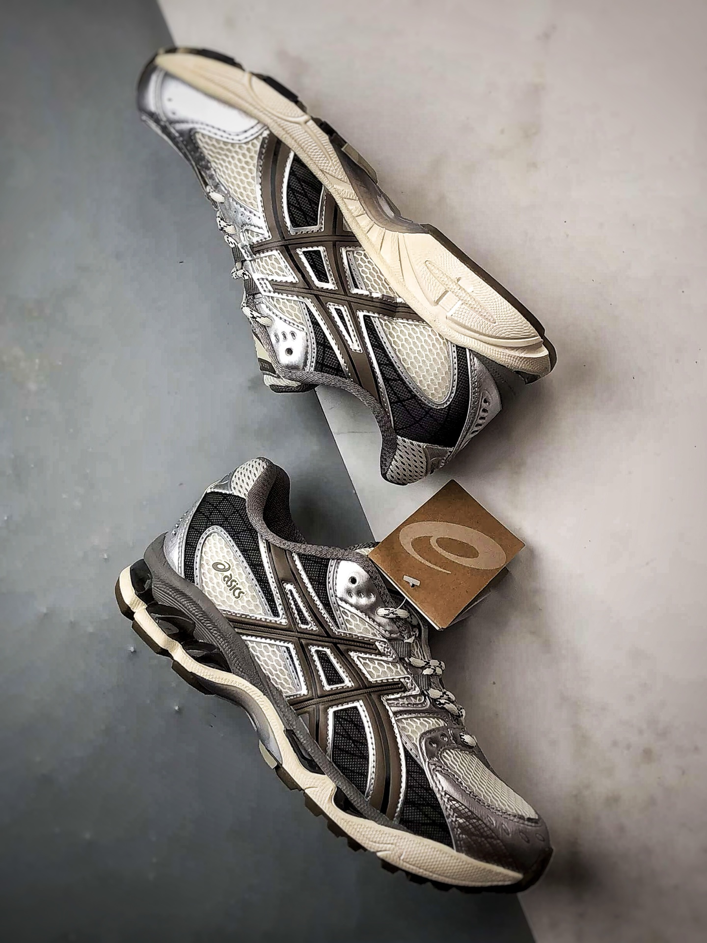 Asics Gel-Nimbus 10.1 白银 亚瑟士复古先锋潮流拼接休闲跑步鞋 1203A543-107 Asics Gel-Nimbus 10.1 白银 亚瑟士复古先锋潮流拼接休闲跑步鞋 1203A543-107