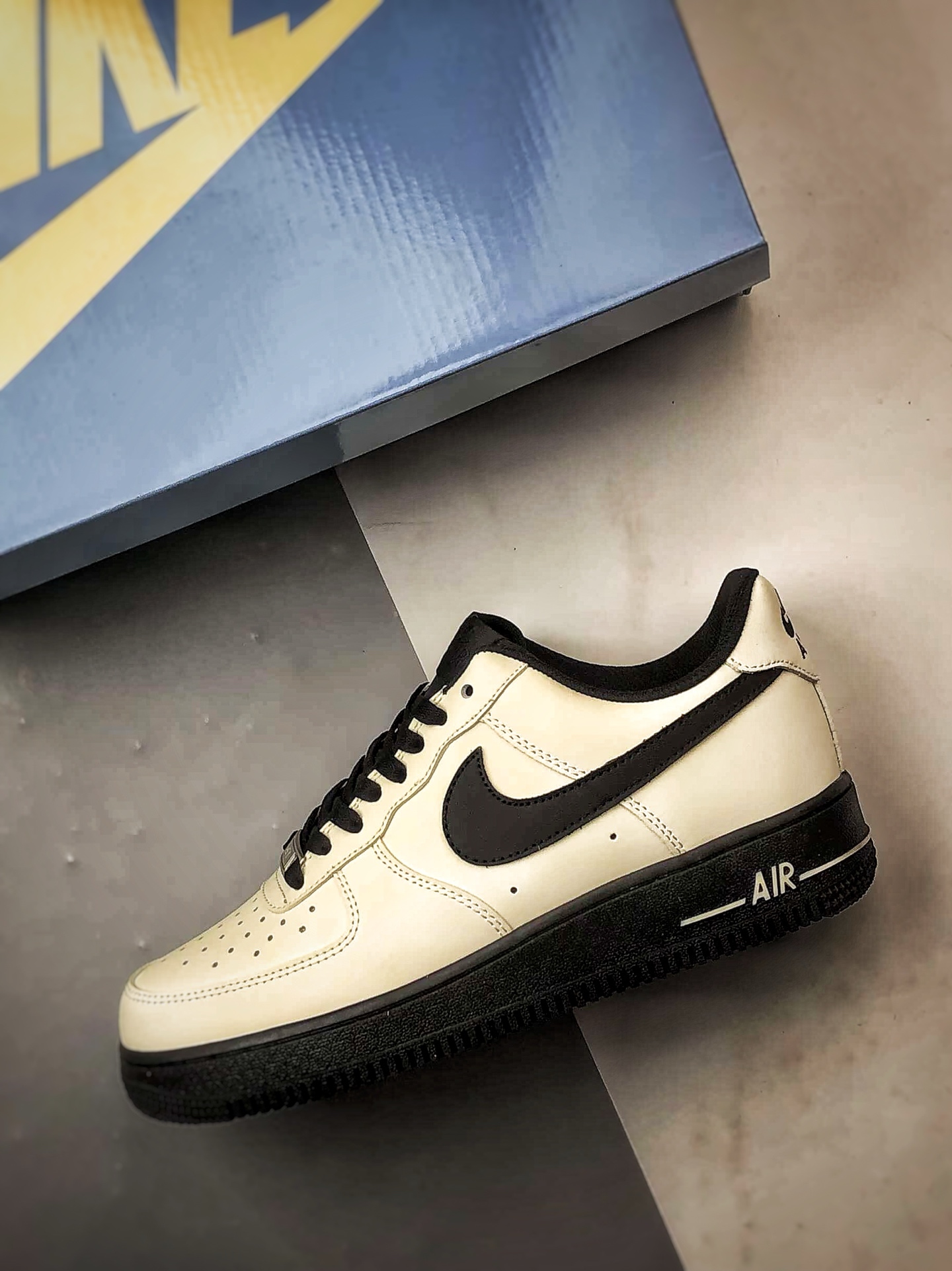 定制球鞋Air Force 1 Low 黑武士 米黑 经典休闲运动板鞋 ZH0316-143