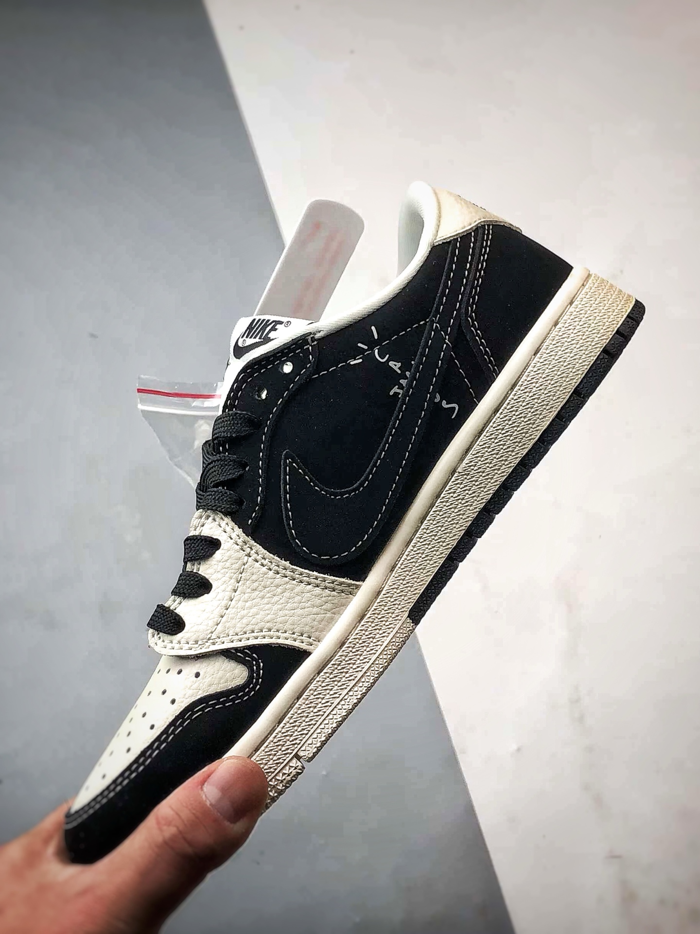 Air Jordan 1 Low ”高端定制” 克罗心太极黑白倒钩 DD7866-104