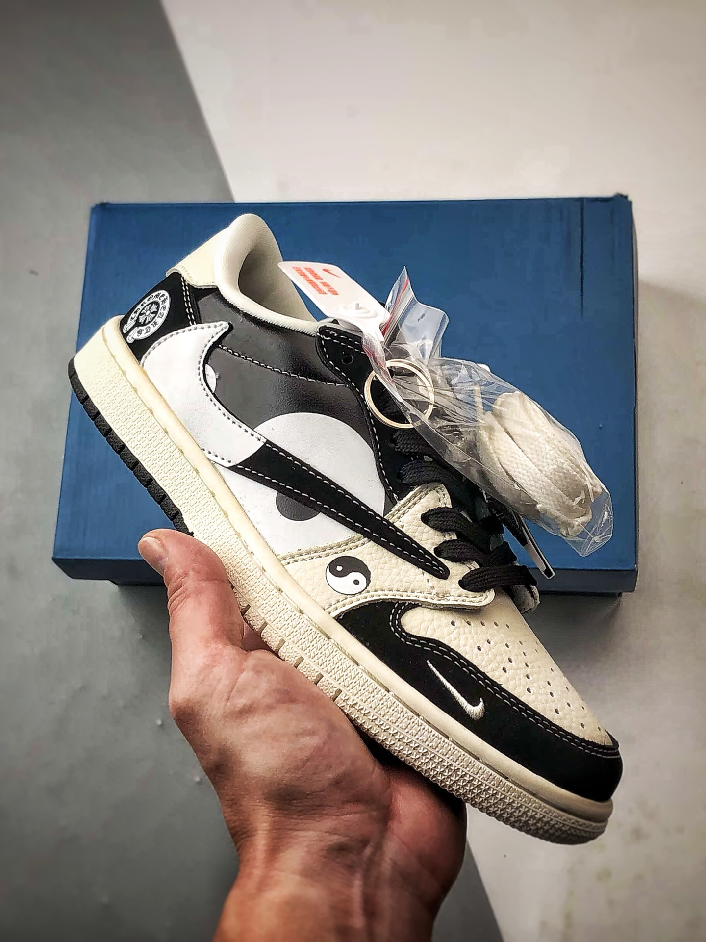 Air Jordan 1 Low ”高端定制” 克罗心太极黑白倒钩 DD7866-104