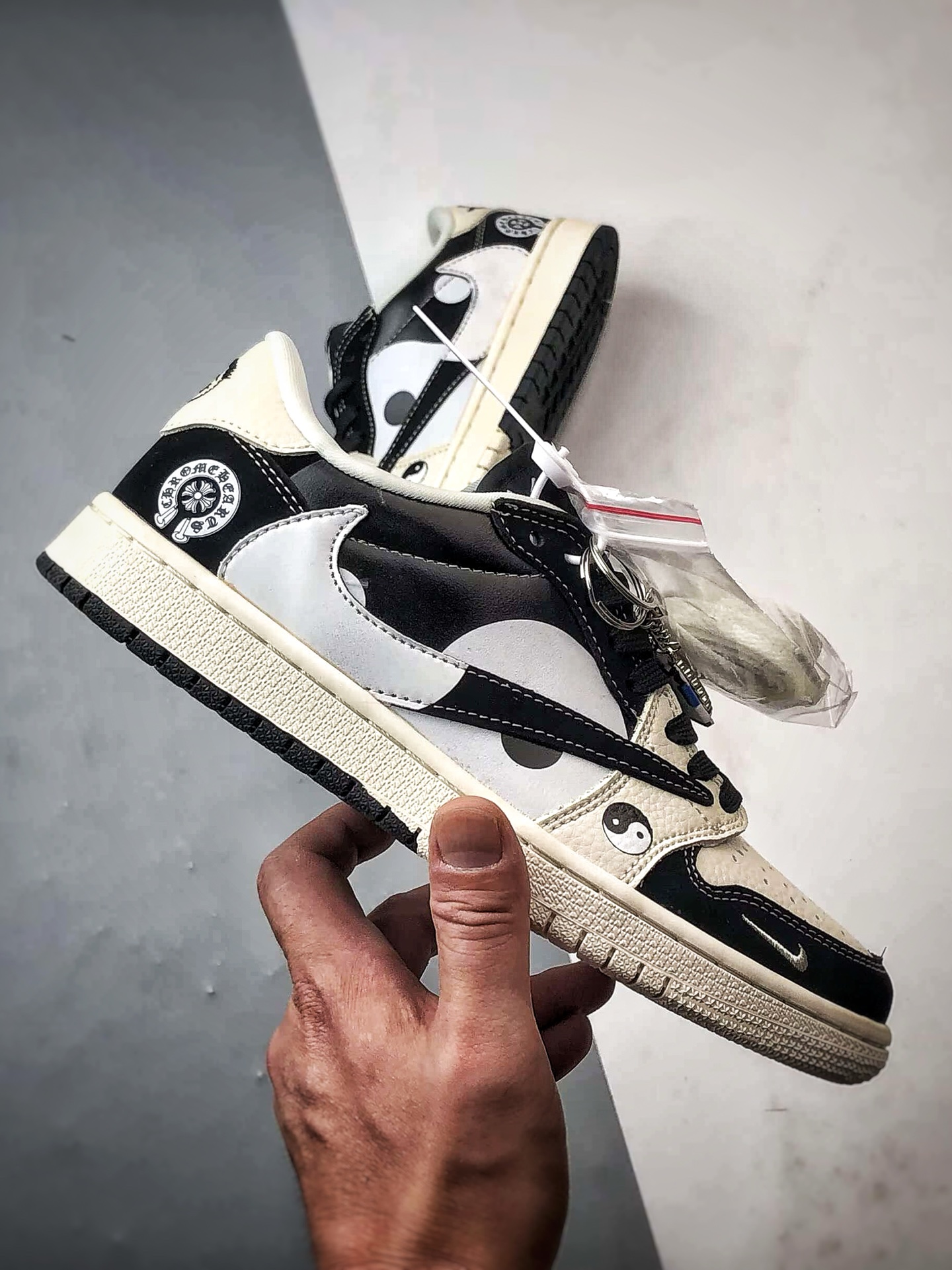 Air Jordan 1 Low ”高端定制” 克罗心太极黑白倒钩 DD7866-104