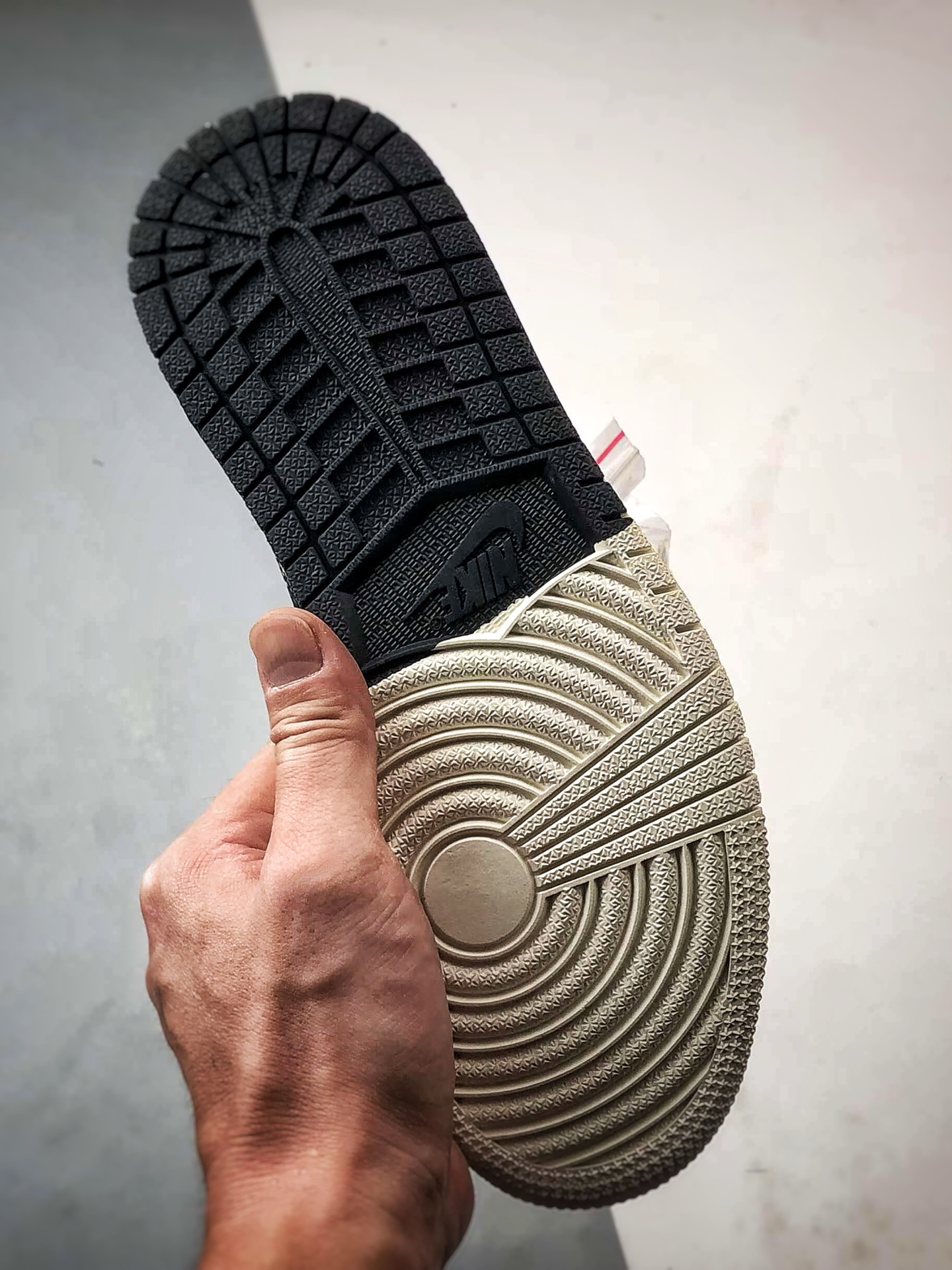 Air Jordan 1 Low ”高端定制” 克罗心太极黑白倒钩 DD7866-104