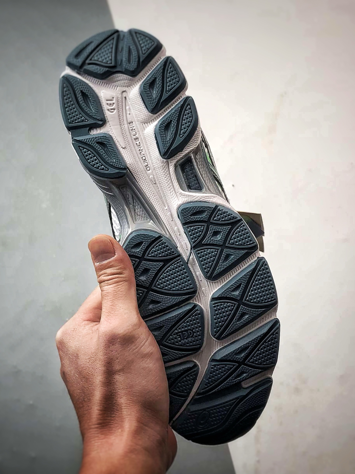 Asics Gel-Cumulus 16 白绿 亚瑟士复古时尚缓震运动跑步鞋 1203A733-100 Asics Gel-Cumulus 16 白绿 亚瑟士复古时尚缓震运动跑步鞋 1203A733-100