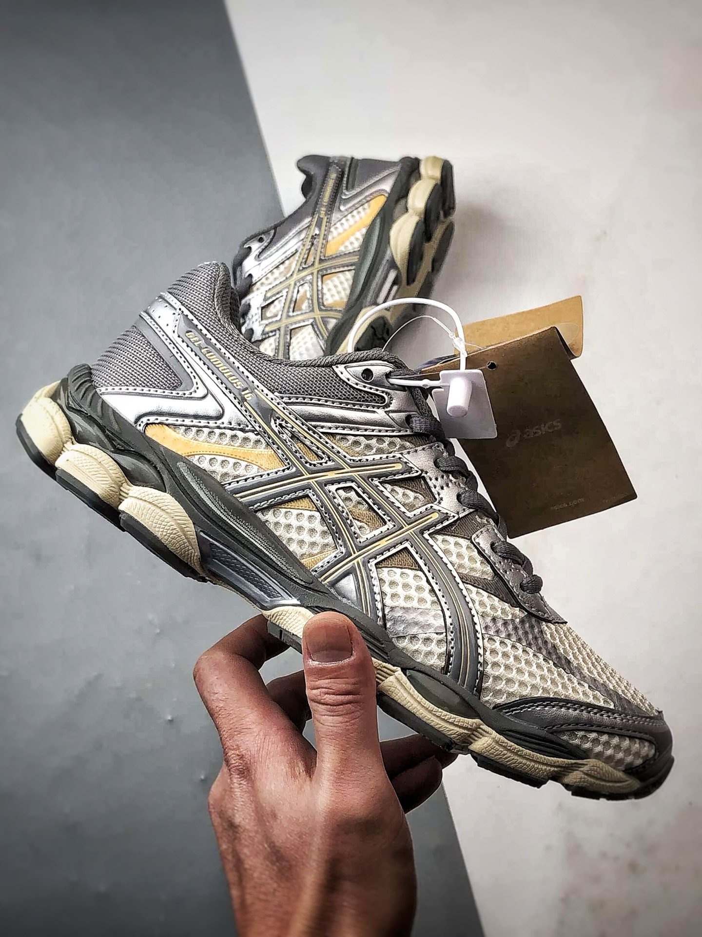 Asics Gel-Cumulus 16 灰色 亚瑟士复古时尚缓震运动跑步鞋 1203A733-101