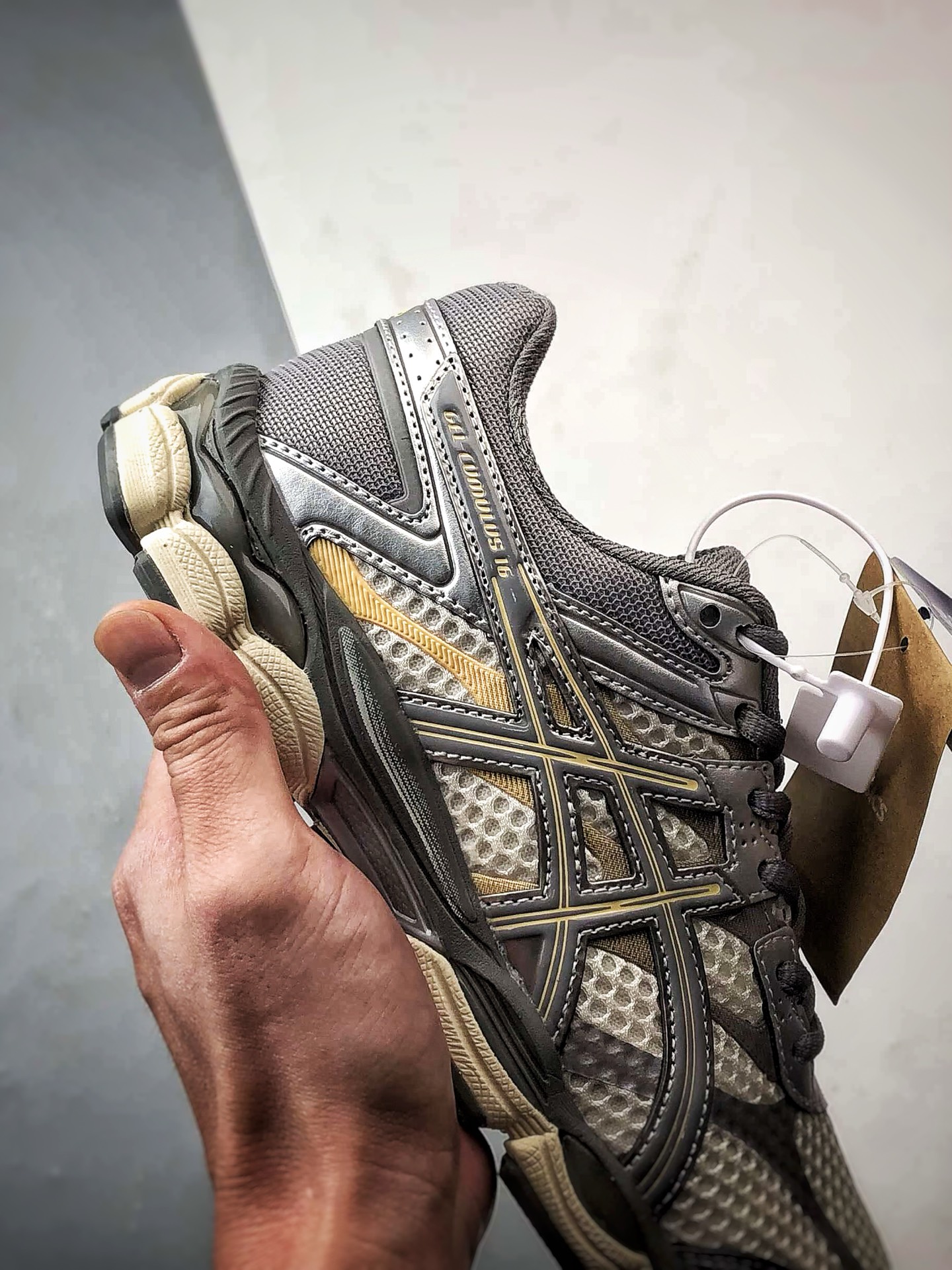 Asics Gel-Cumulus 16 灰色 亚瑟士复古时尚缓震运动跑步鞋 1203A733-101