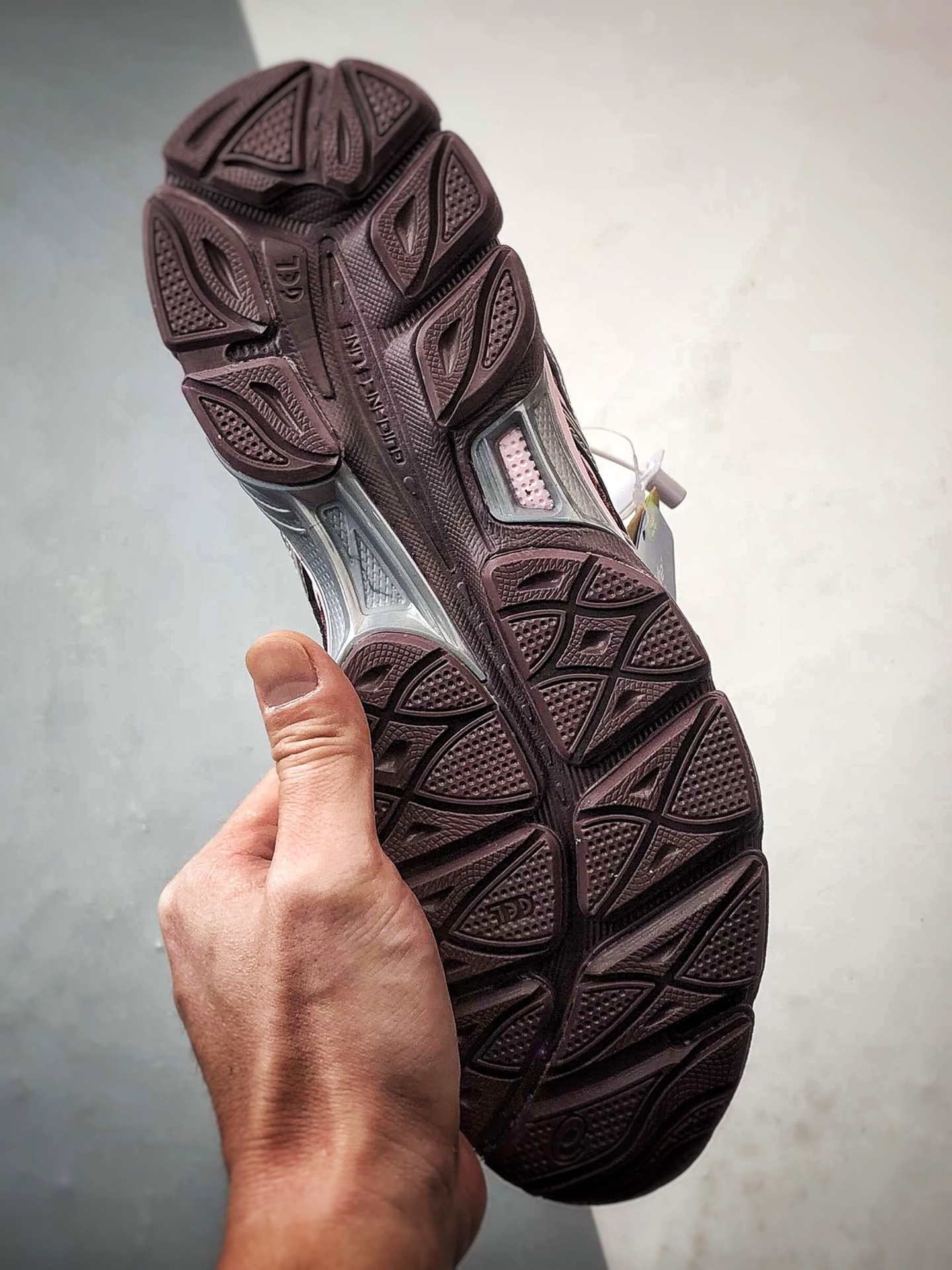 Asics Gel-Cumulus 16 落日红 亚瑟士复古时尚缓震运动跑步鞋 1203A733-600