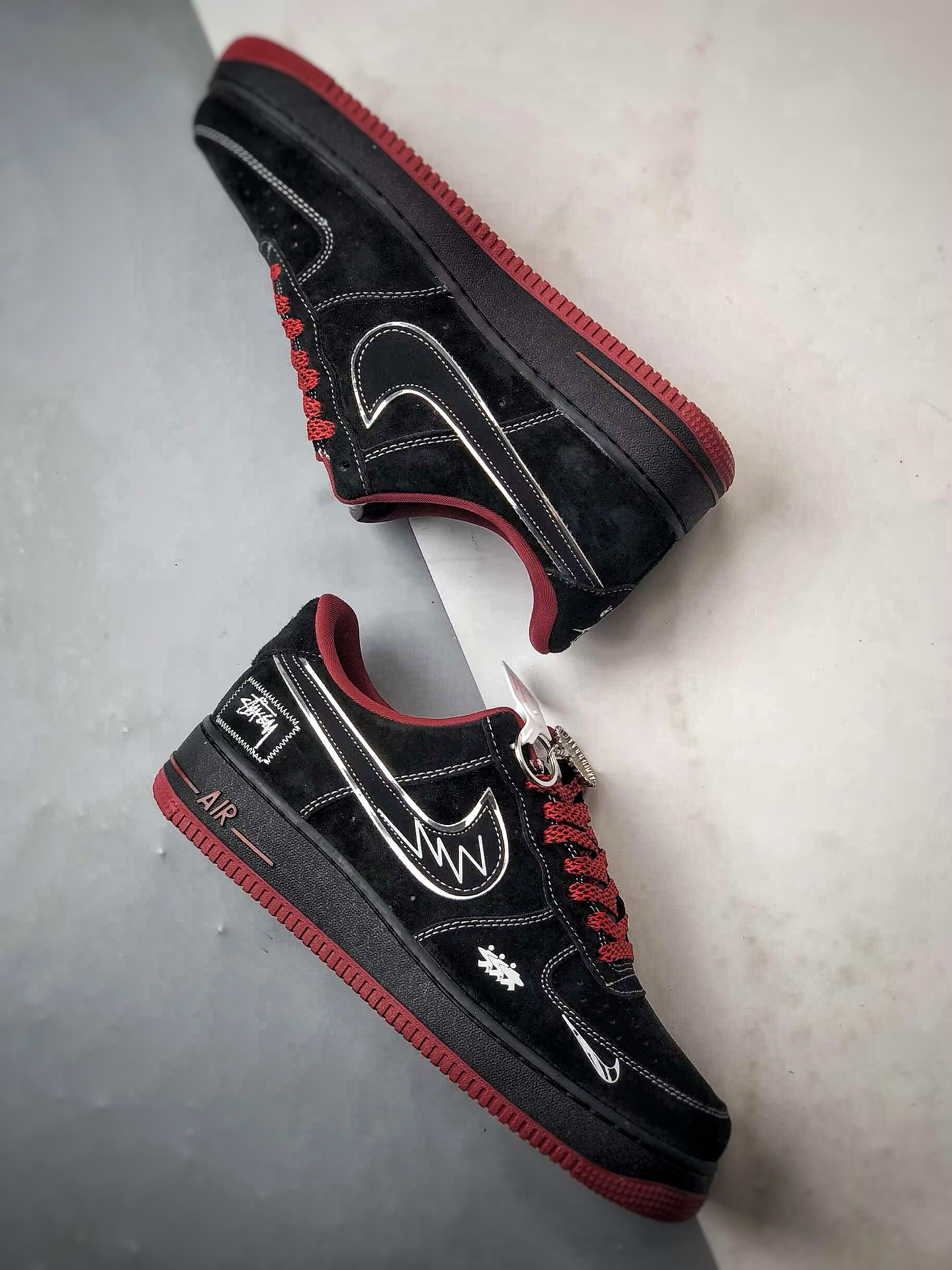 300 Stussy x Air Force 1 Low 猪八黑红 SY1388-009