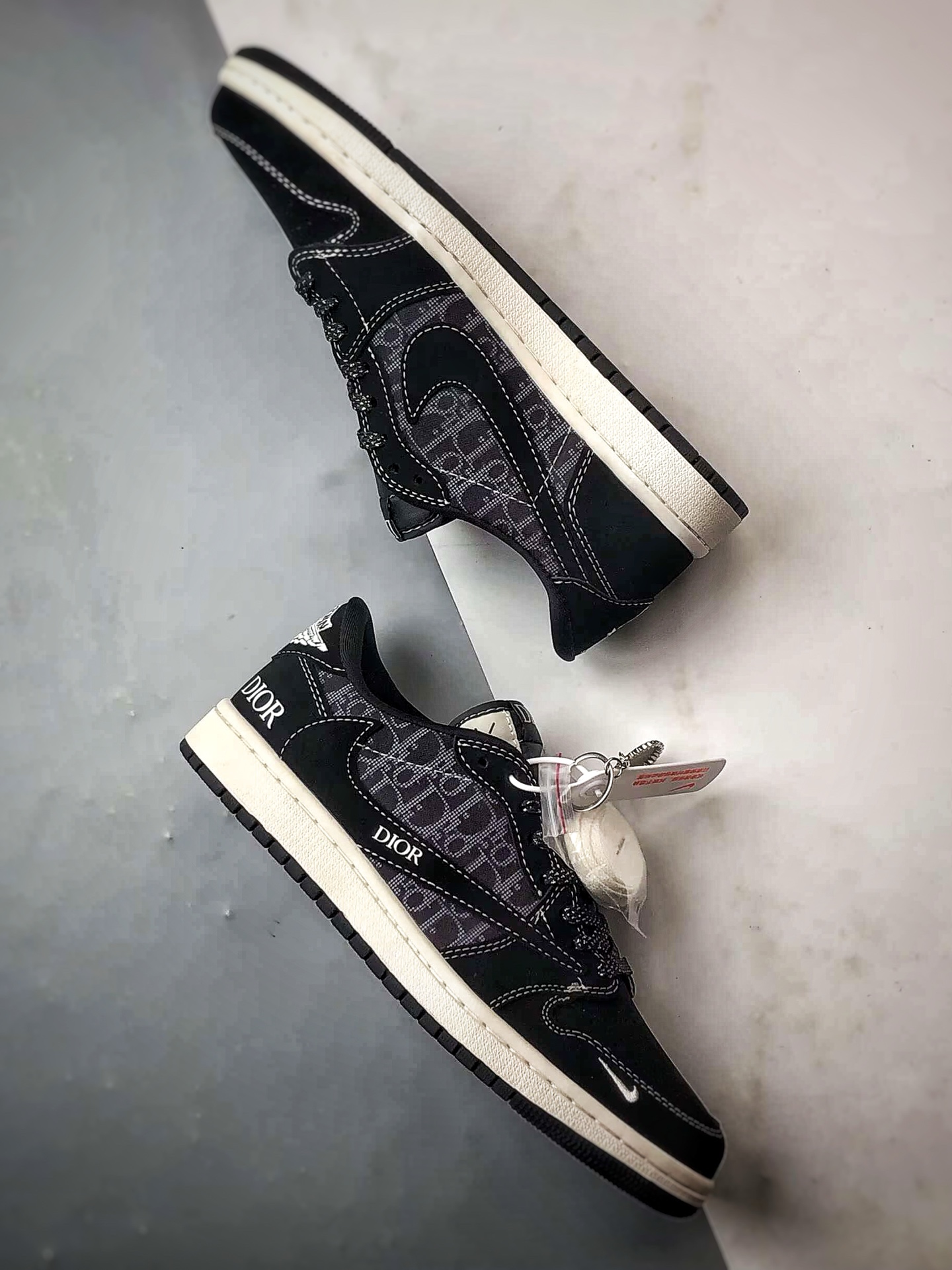 Air Jordan 1 Low ”高端定制” 迪奥印花黑白倒钩 JW1188-167