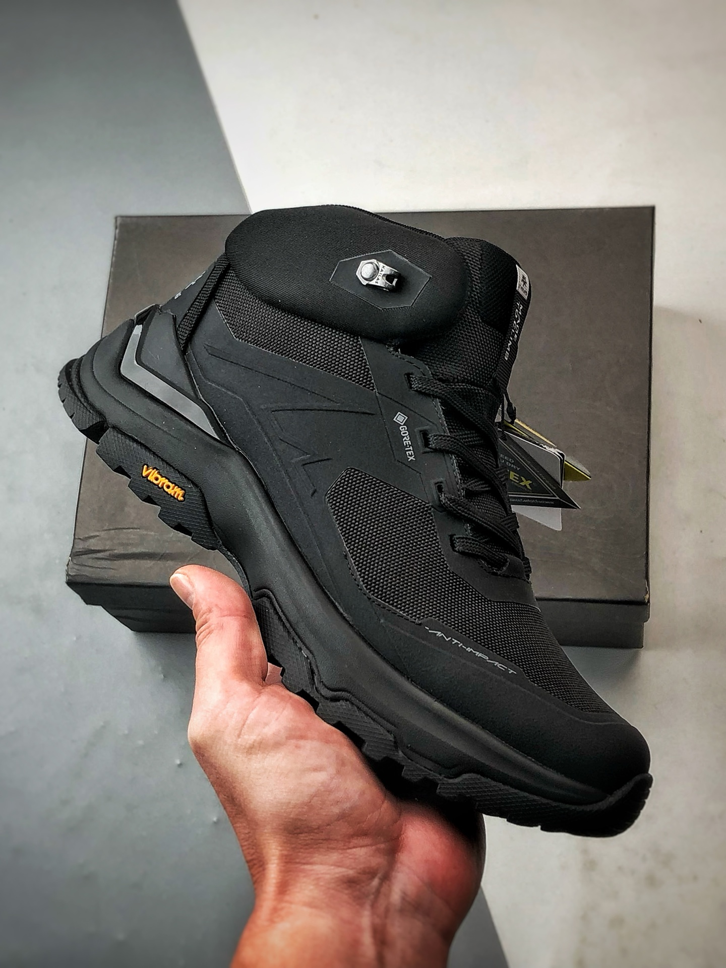 放店💰260
凯乐石KAILAS 界山 GTX Mid 墨黑
户外中帮防水登山徒步鞋 广东大厂出品
鞋面采用Gore-Tex全袜套防水科技。Eco-Sport轻量中底,减重不减支撑。3D稳定系统,抗扭转强防护。
Vibram大底+仿生齿状设计,防滑耐磨。
Size:38 39 40 41 42 43 44 45
编码#A-C54523