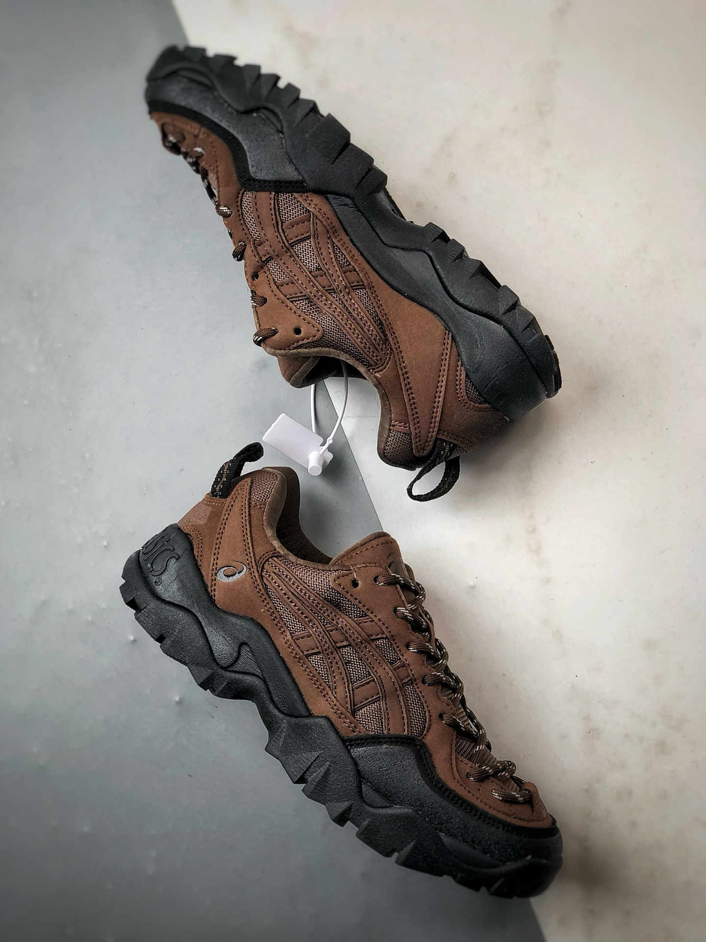 Asics Gel-Pickax 深棕 户外平衡减震运动登山徒步鞋 1203A983-200