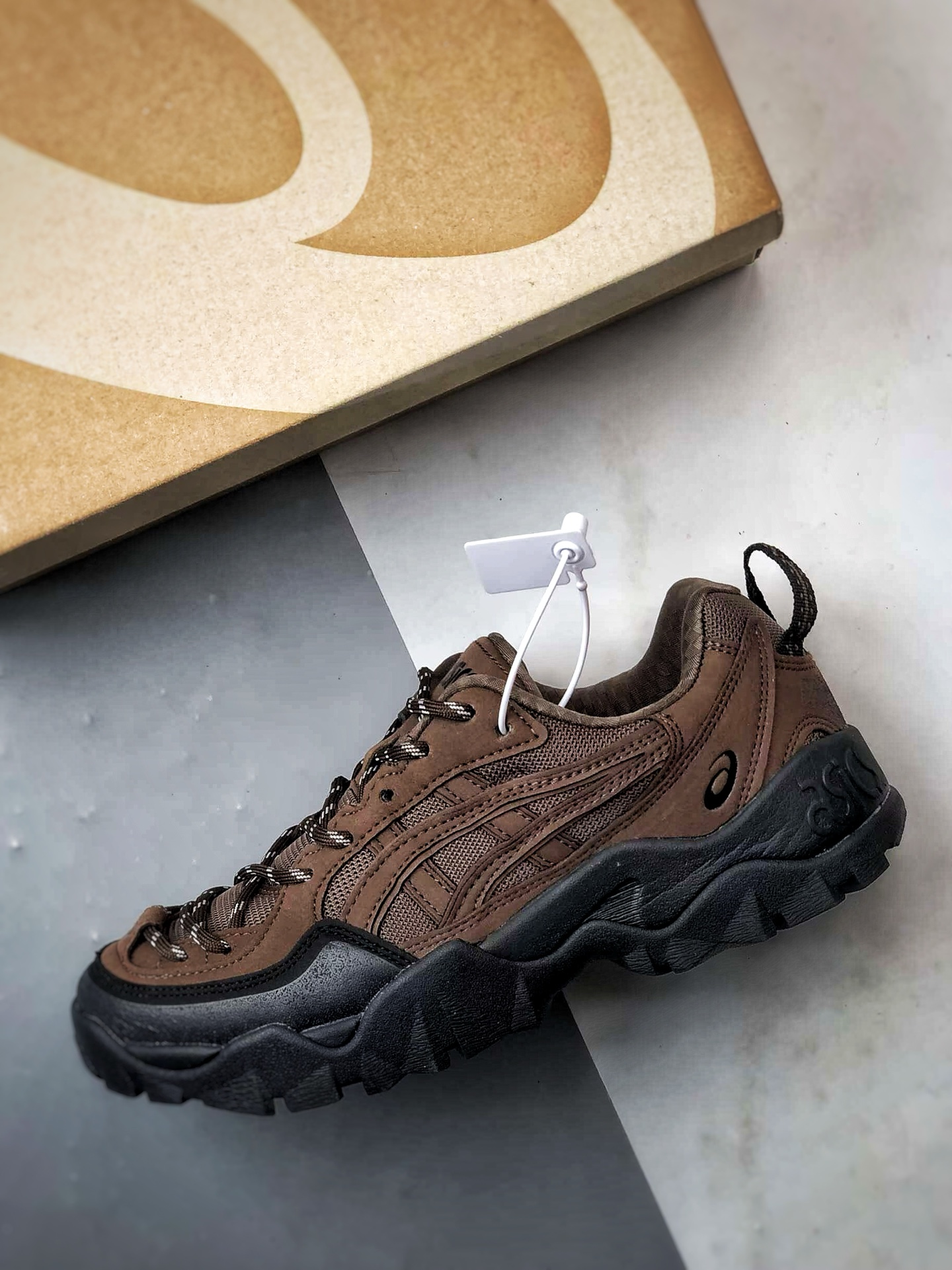 Asics Gel-Pickax 深棕 户外平衡减震运动登山徒步鞋 1203A983-200