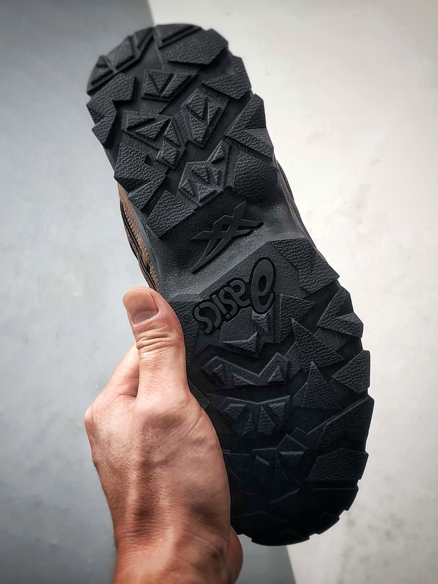 Asics Gel-Pickax 深棕 户外平衡减震运动登山徒步鞋 1203A983-200