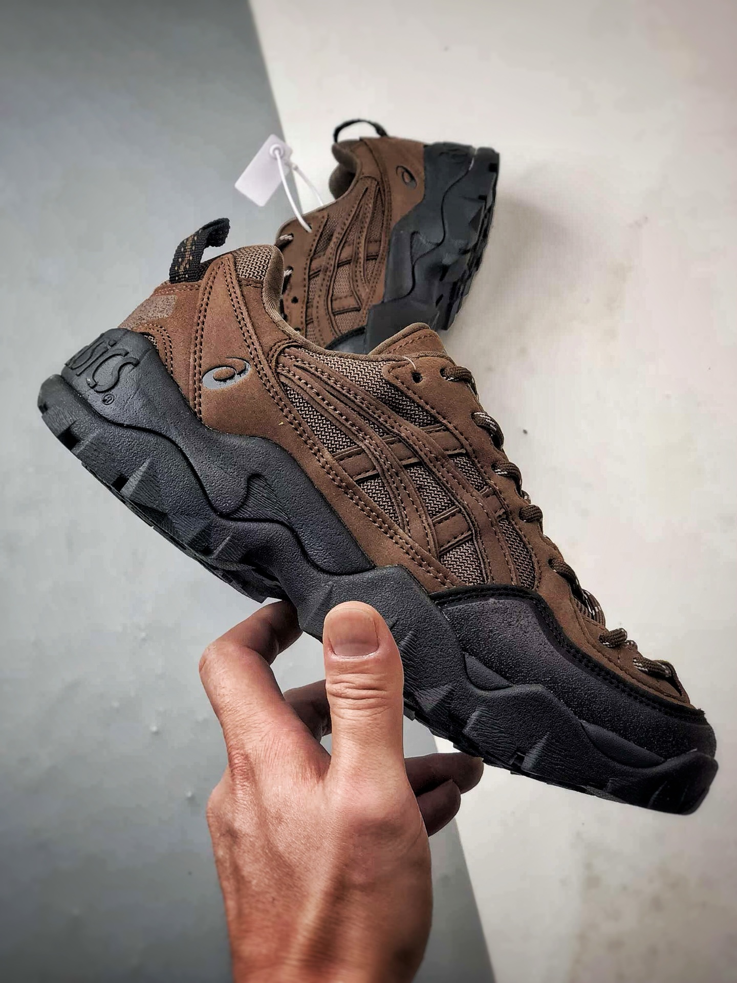 Asics Gel-Pickax 深棕 户外平衡减震运动登山徒步鞋 1203A983-200