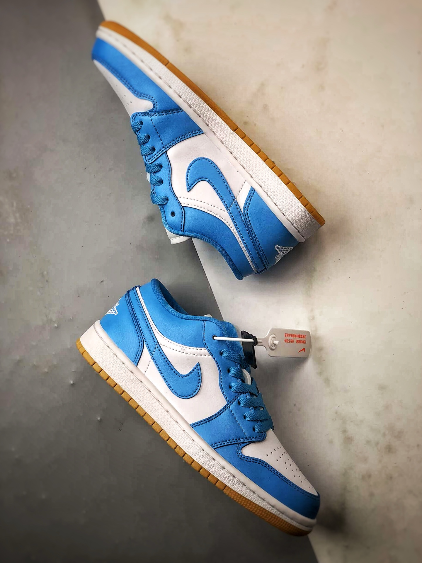 Air Jordan 1 Low 蓝白 DC0774-104