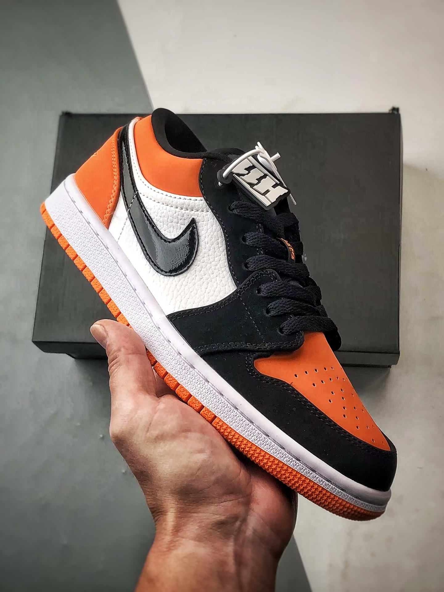 Air Jordan 1 Low 黑白橙 553558-128