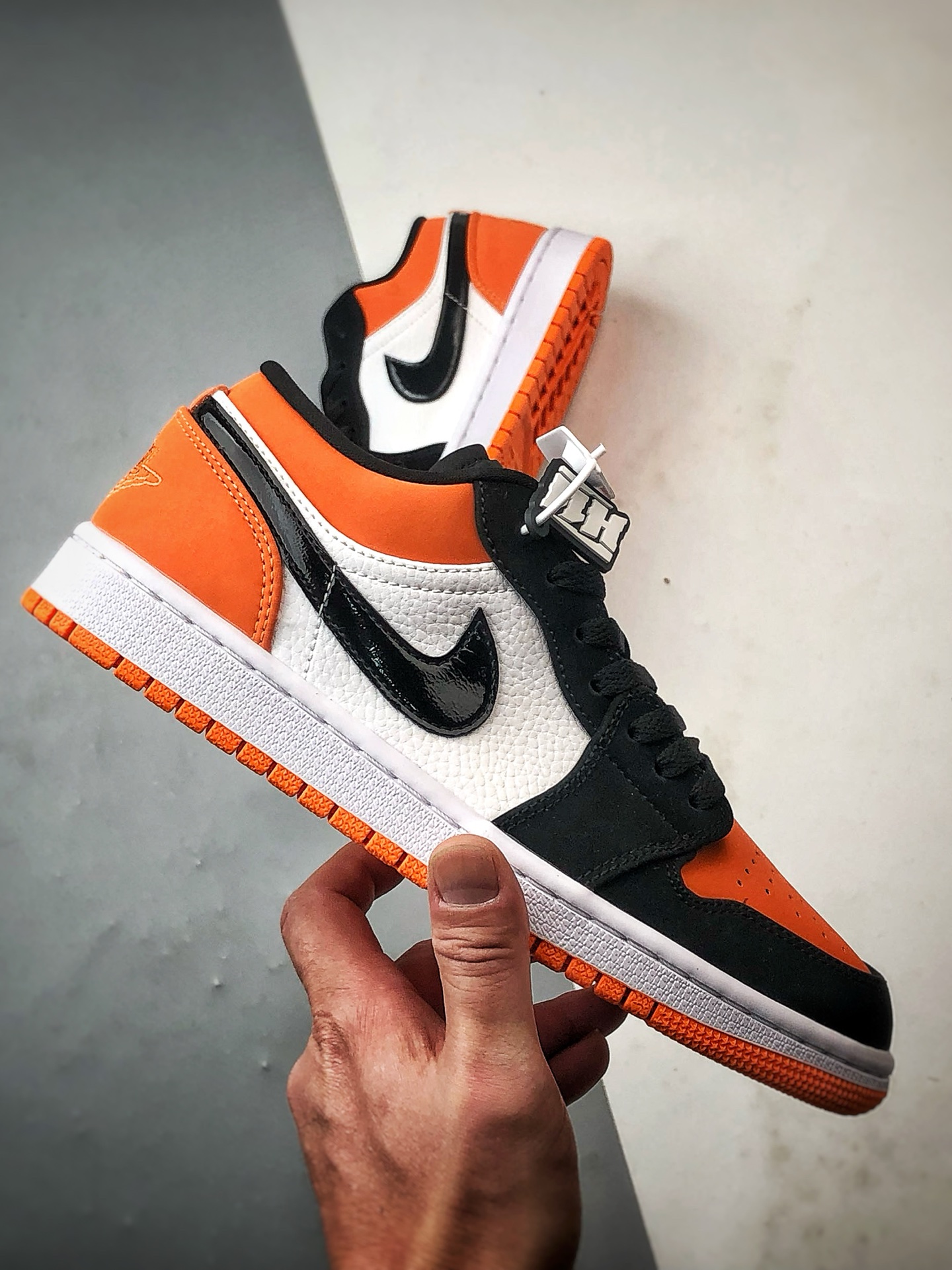 Air Jordan 1 Low 黑白橙 553558-128