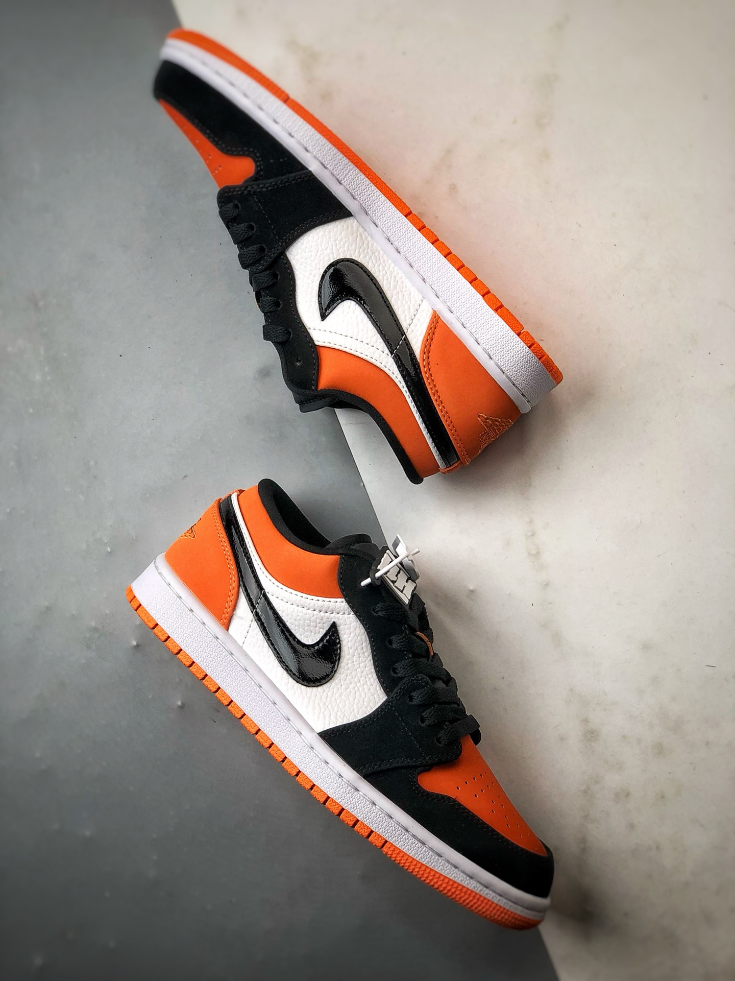 Air Jordan 1 Low 黑白橙 553558-128