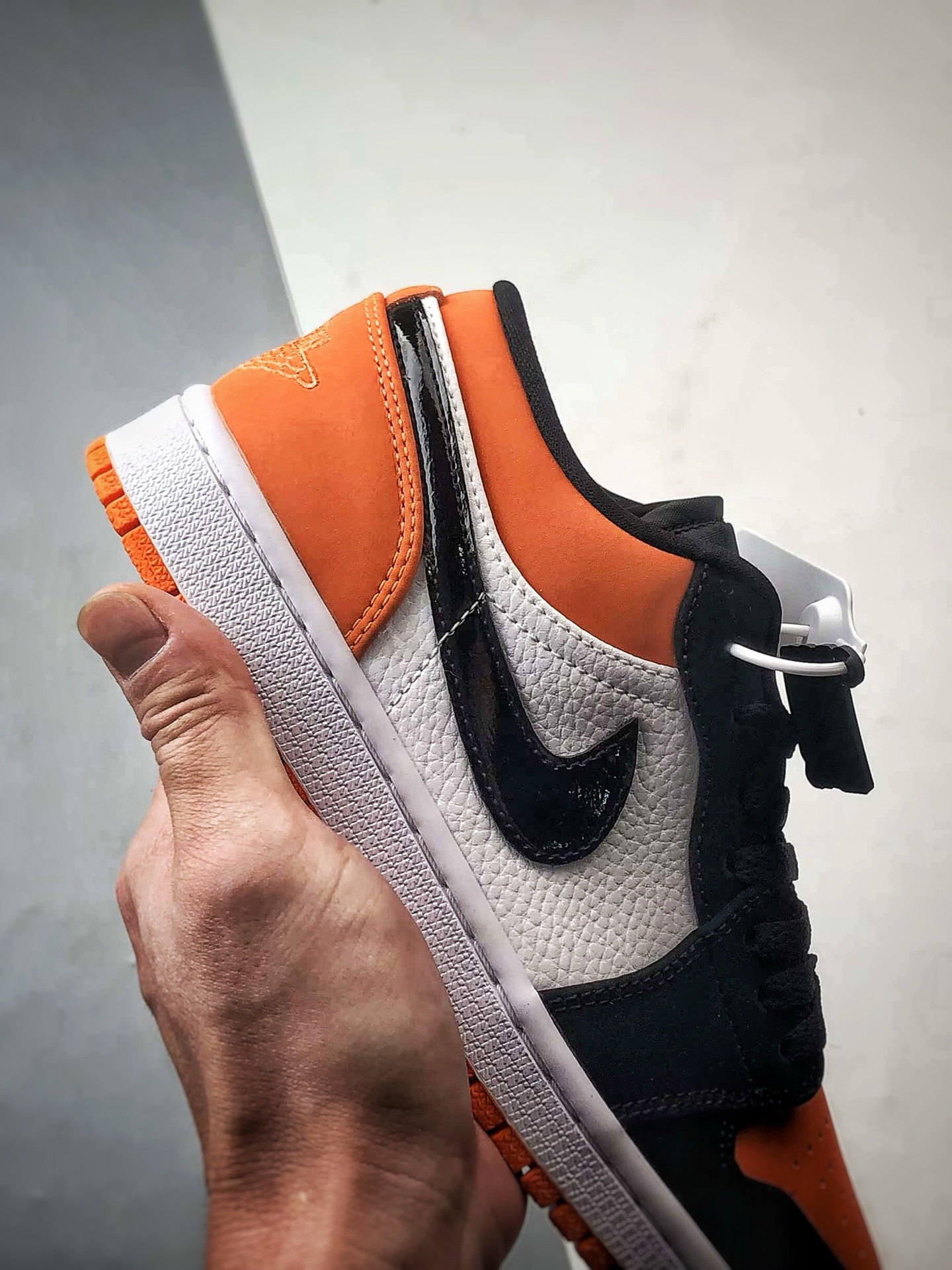 Air Jordan 1 Low 黑白橙 553558-128