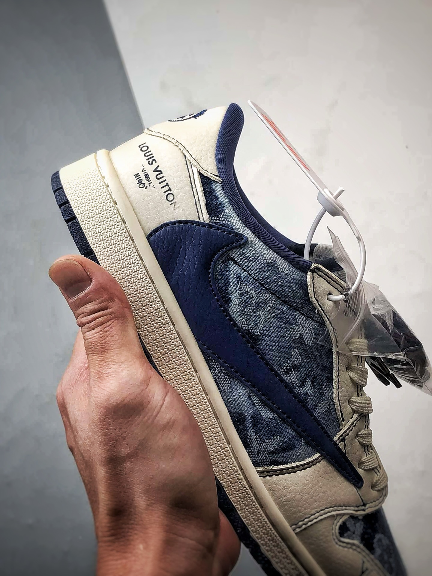 Air Jordan 1 Low ”高端定制” LV米白水洗蓝倒钩 LD2028-046