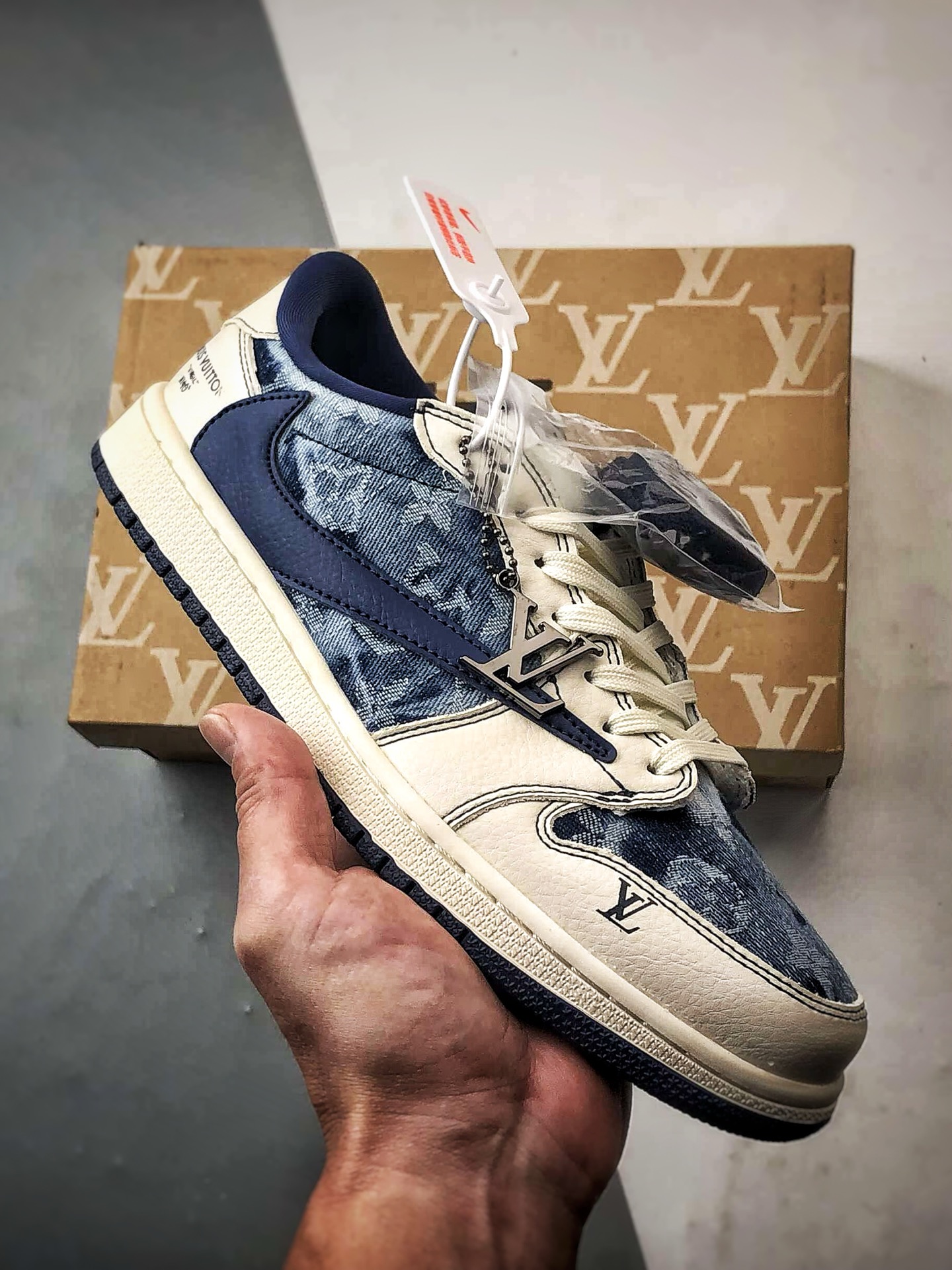 Air Jordan 1 Low ”高端定制” LV米白水洗蓝倒钩 LD2028-046