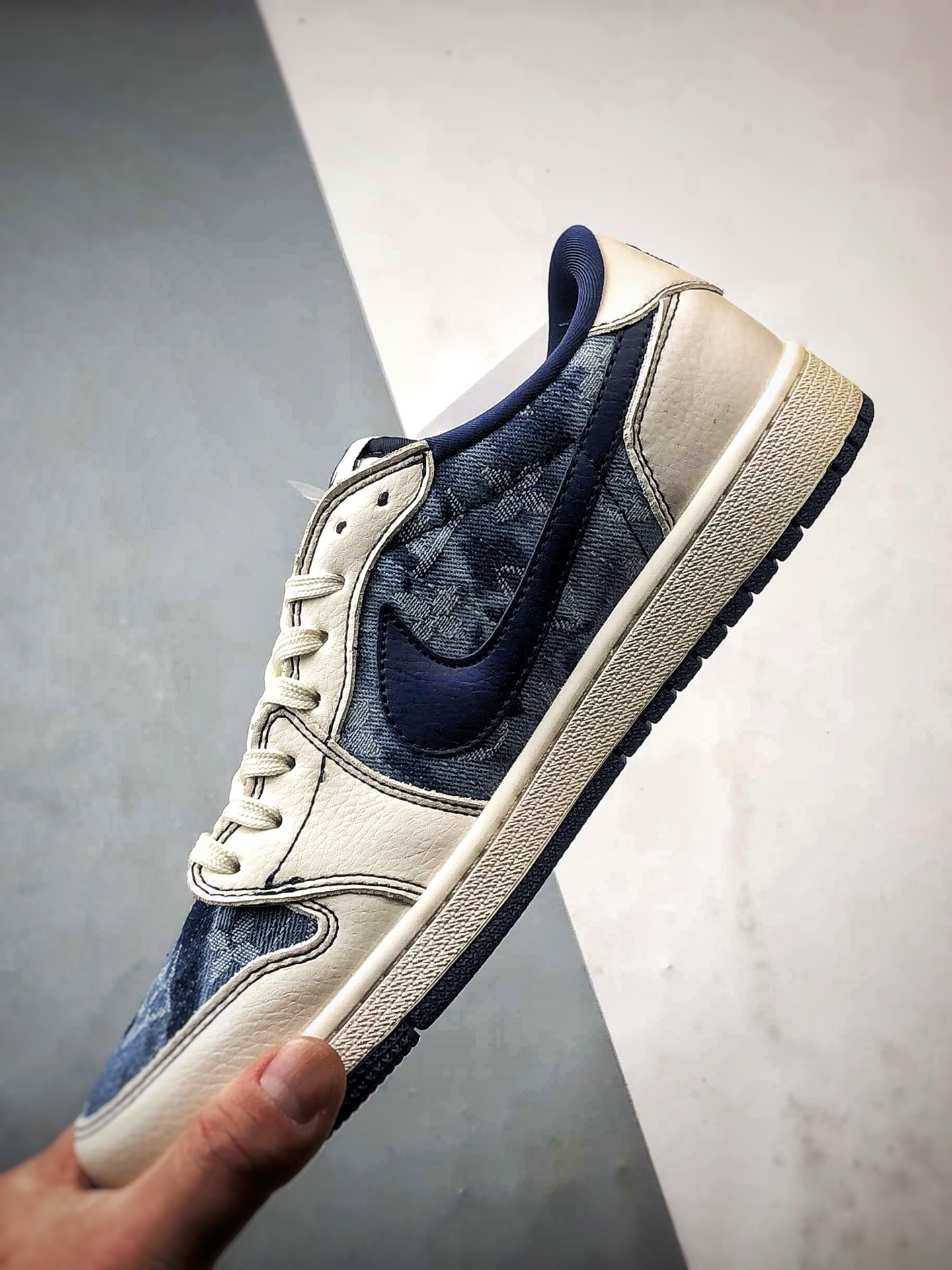 Air Jordan 1 Low ”高端定制” LV米白水洗蓝倒钩 LD2028-046