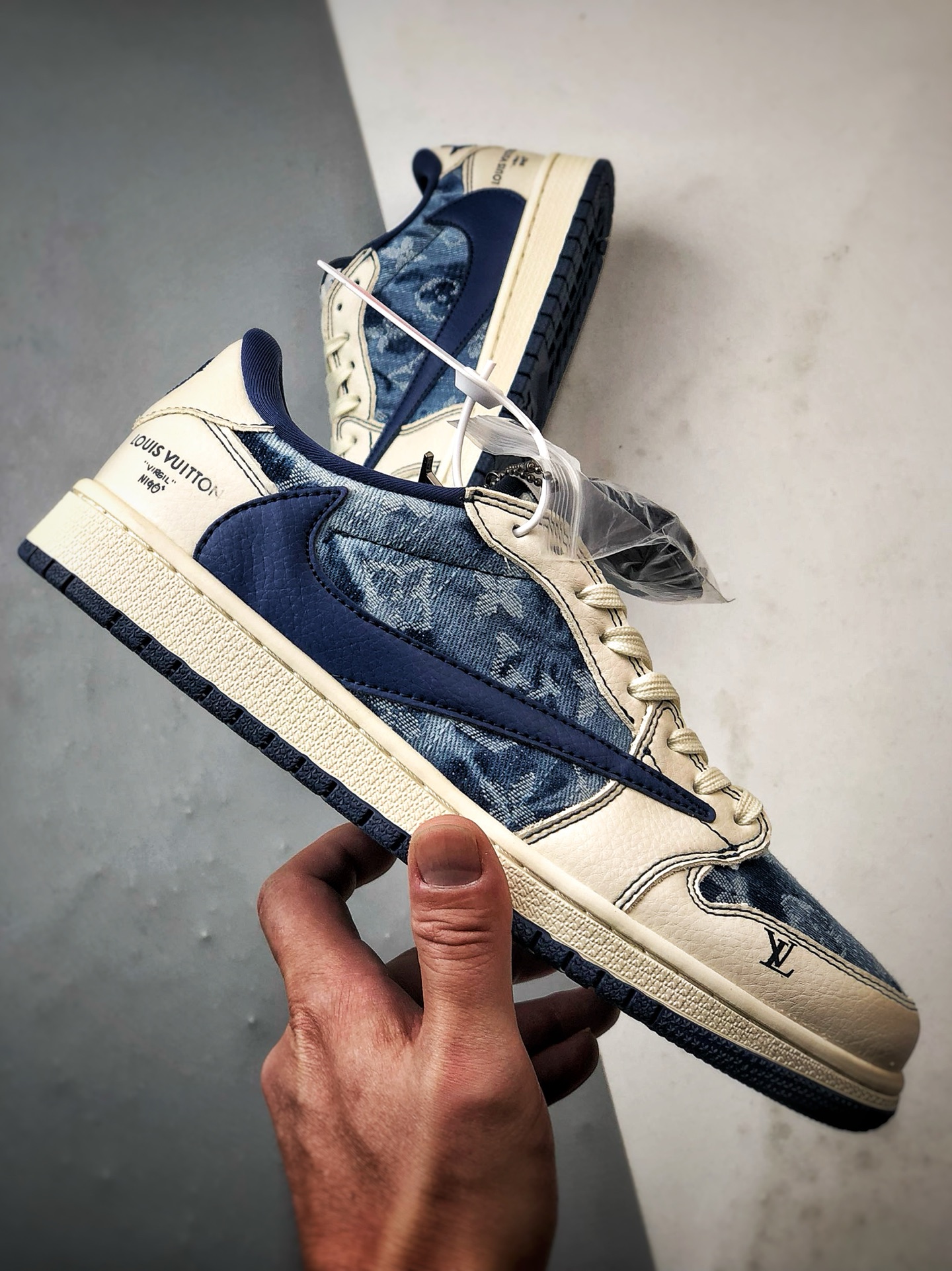 Air Jordan 1 Low ”高端定制” LV米白水洗蓝倒钩 LD2028-046