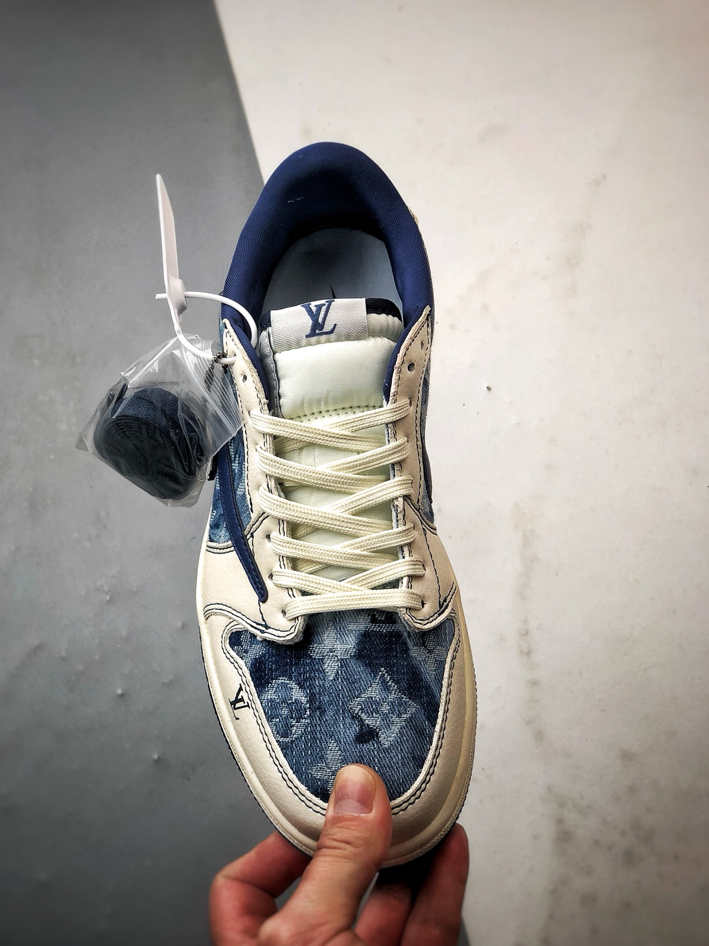 Air Jordan 1 Low ”高端定制” LV米白水洗蓝倒钩 LD2028-046