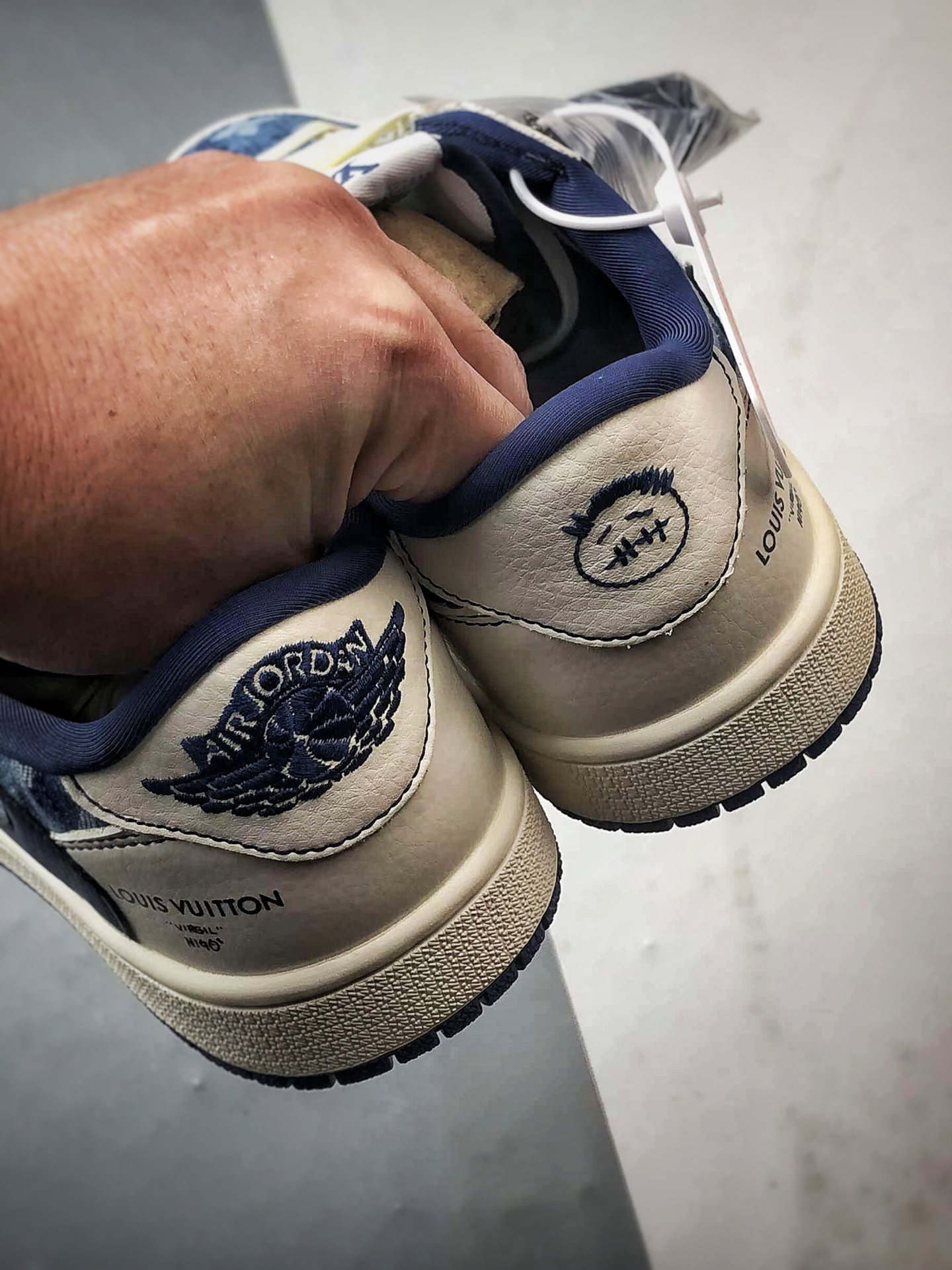 Air Jordan 1 Low ”高端定制” LV米白水洗蓝倒钩 LD2028-046