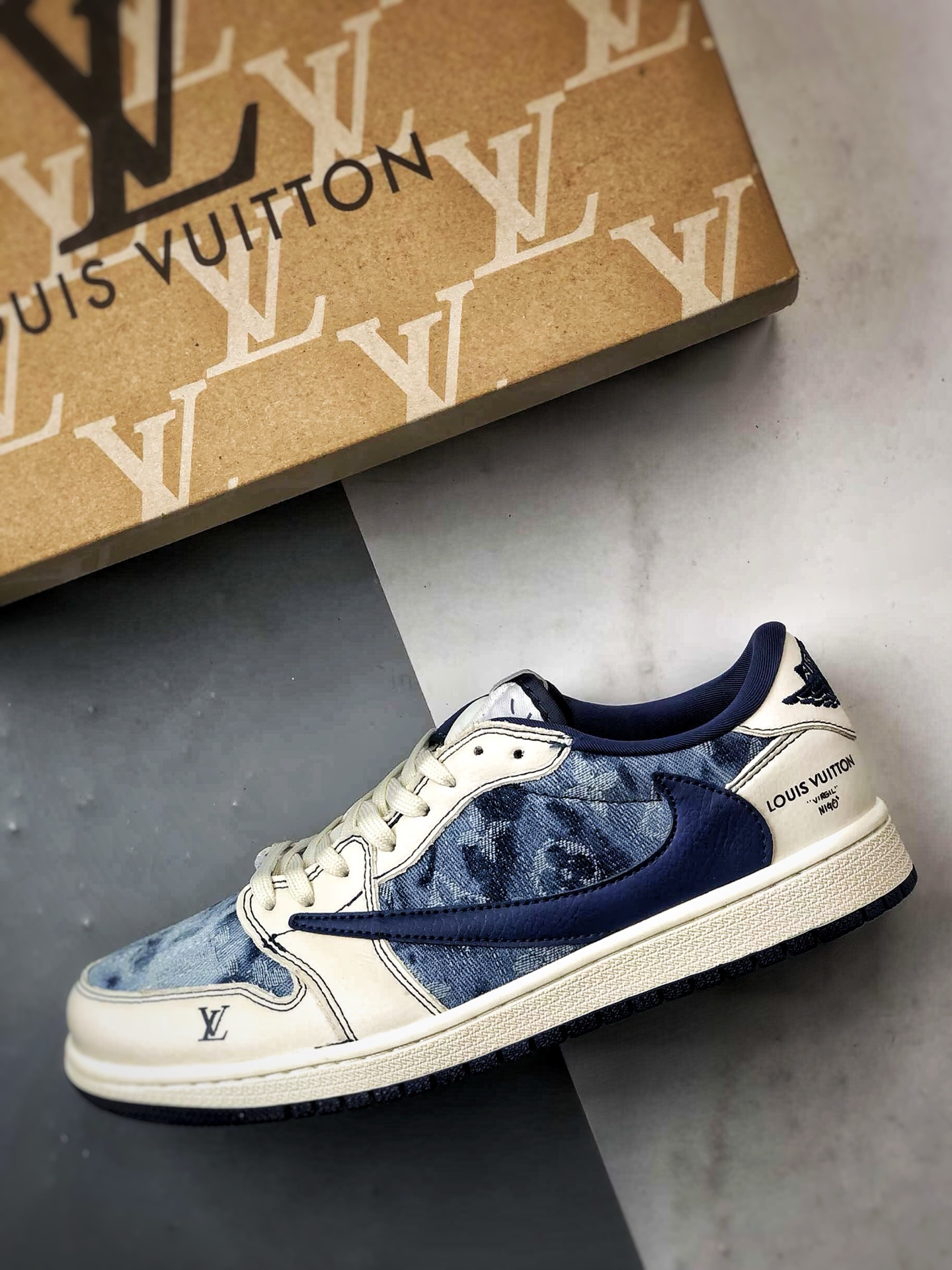 Air Jordan 1 Low ”高端定制” LV米白水洗蓝倒钩 LD2028-046