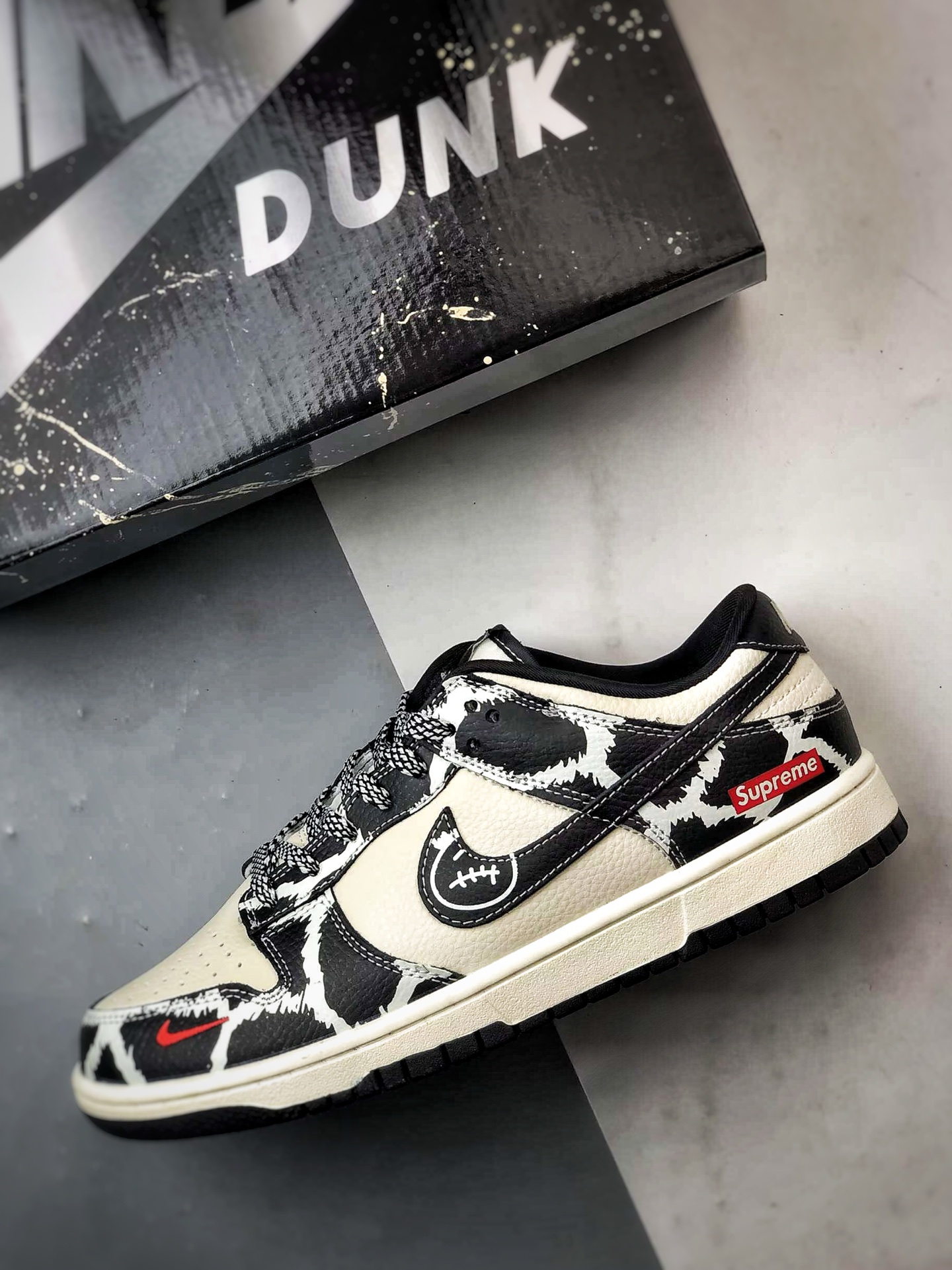 270 NK Dunk Low Retro ”DIY高端定制” Sup米白黑 低帮休闲运动板鞋 SJ8888-005