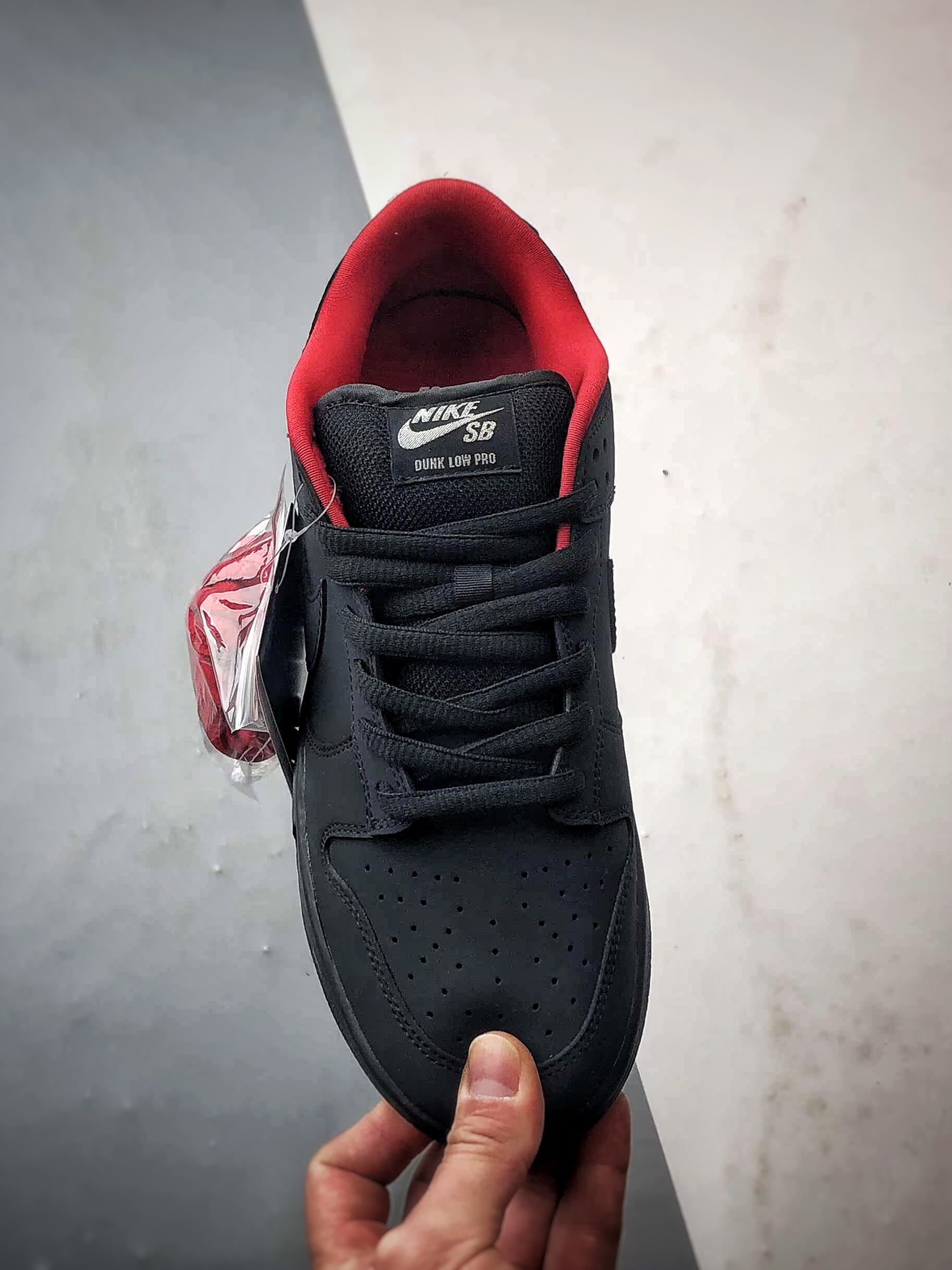 性价比触顶 同价区间无对手 Supreme x NK Dunk SB Low 黑色 低帮复古休闲运动滑板鞋 HQ8487-001