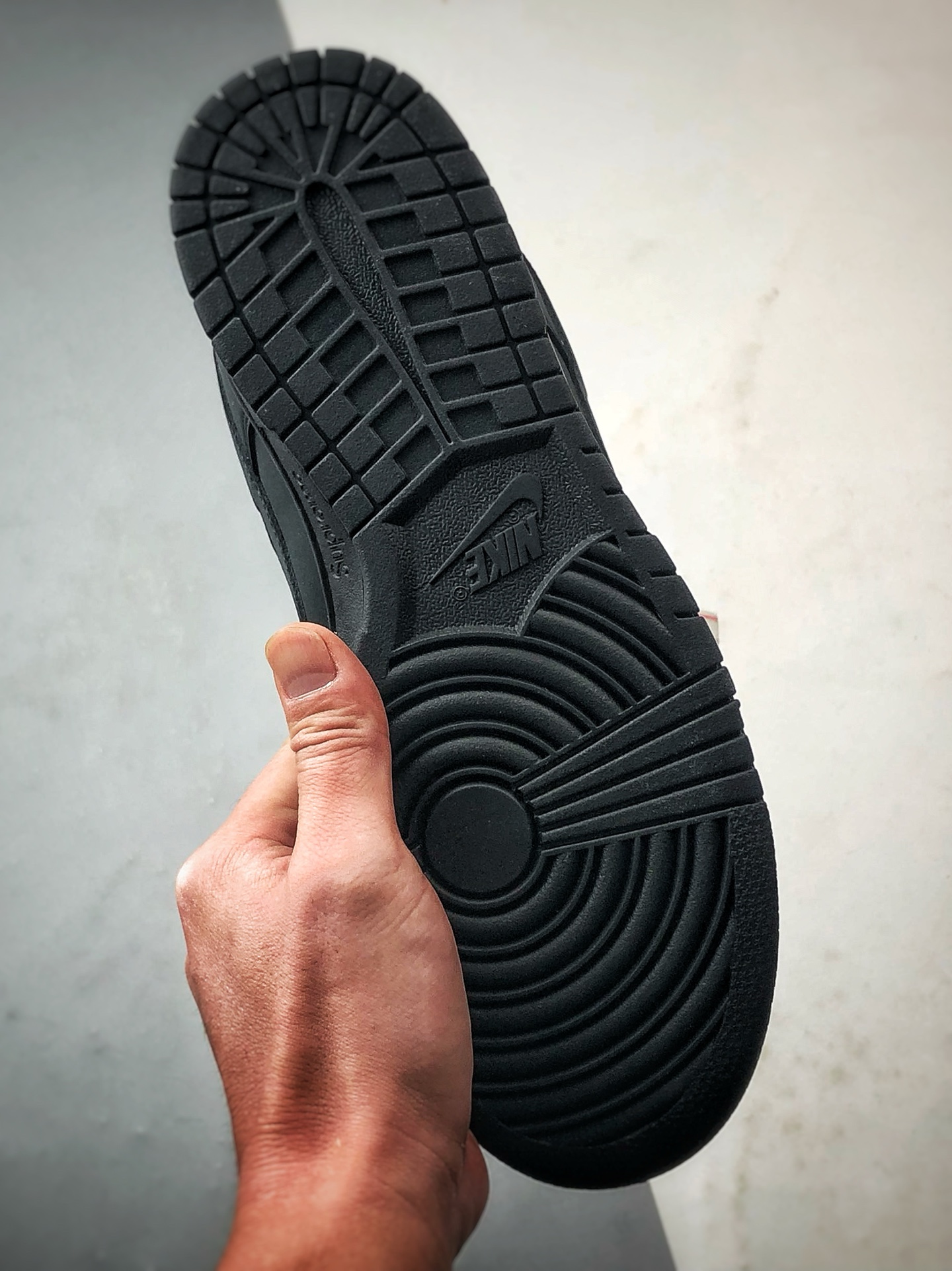 性价比触顶 同价区间无对手 Supreme x NK Dunk SB Low 黑色 低帮复古休闲运动滑板鞋 HQ8487-001