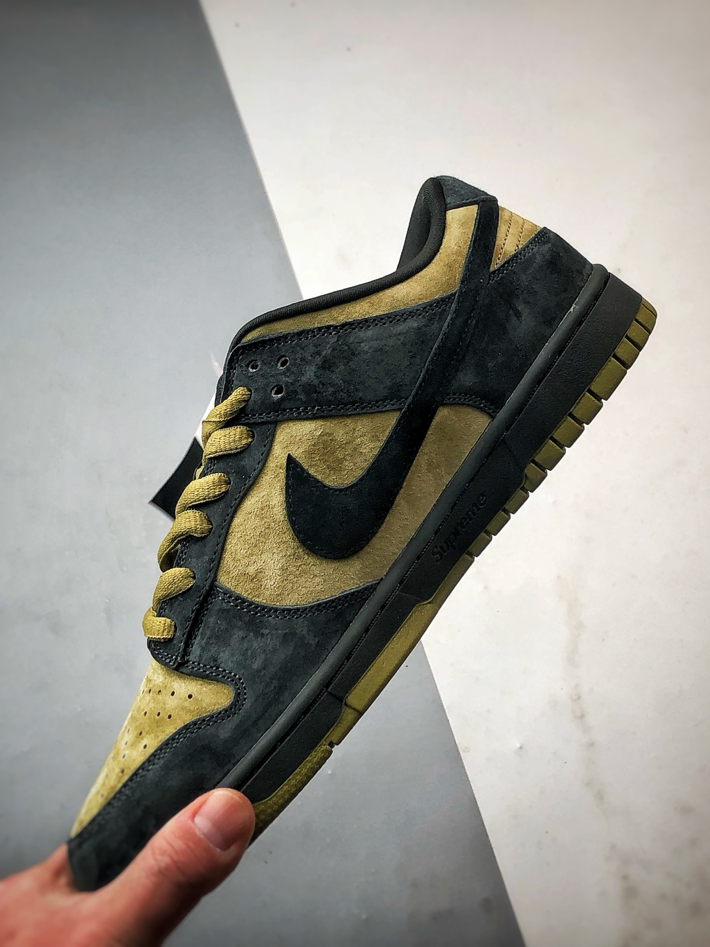 230 性价比触顶 同价区间无对手 Supreme x NK Dunk SB Low 亚洲限定黄黑 低帮复古休闲运动滑板鞋 HQ8487-300