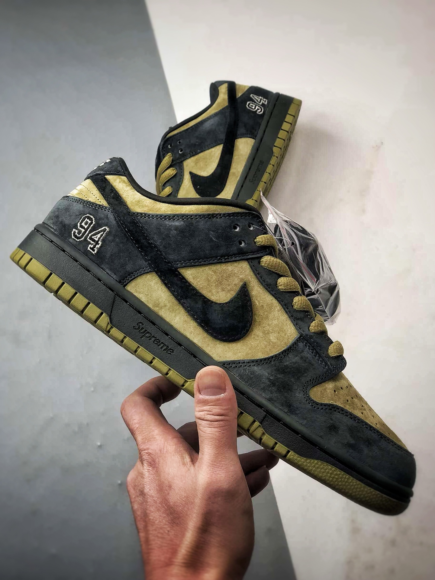 230 性价比触顶 同价区间无对手 Supreme x NK Dunk SB Low 亚洲限定黄黑 低帮复古休闲运动滑板鞋 HQ8487-300