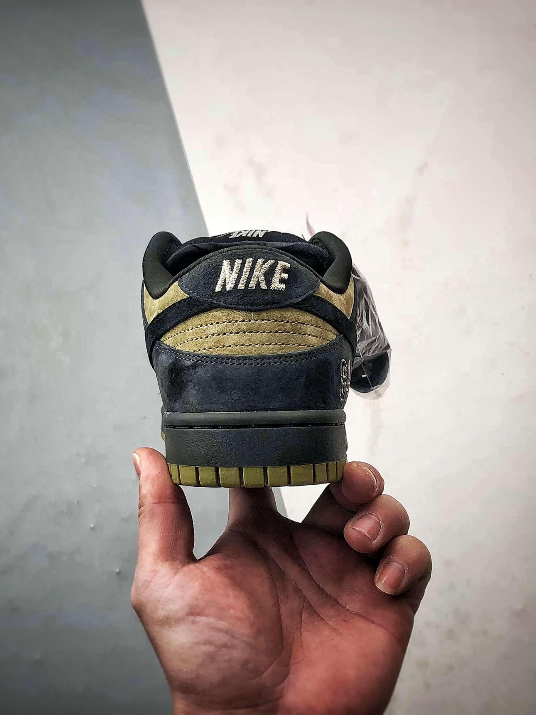 230 性价比触顶 同价区间无对手 Supreme x NK Dunk SB Low 亚洲限定黄黑 低帮复古休闲运动滑板鞋 HQ8487-300