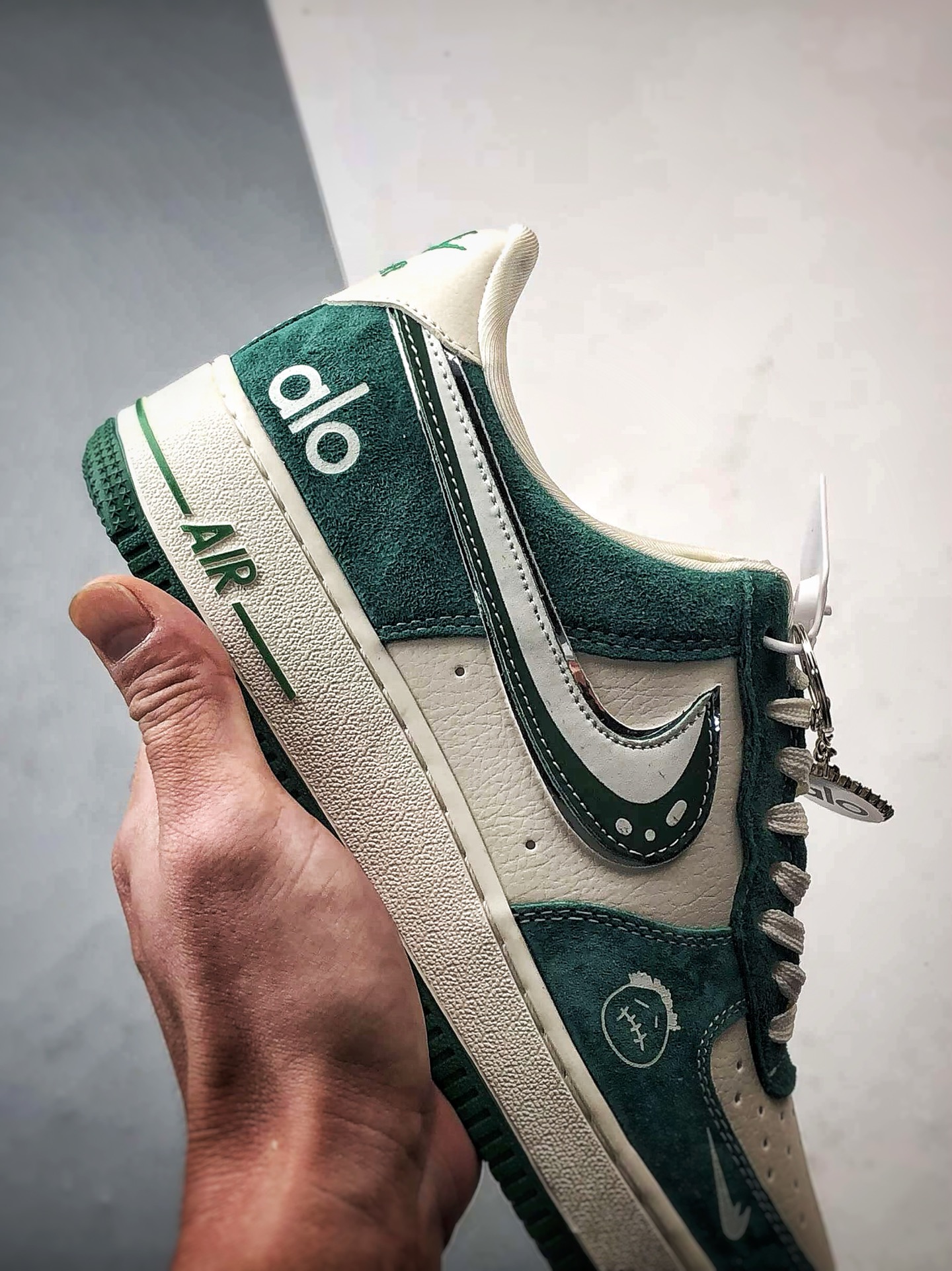 alo x Air Force 1 Low 米绿麂皮 SY1388-011-High Quatity Cheap Brand wholesale wholesaler seller Clothes Bags handbags Sneakers Top Fashion Clothing Shoes from China Factory Chinese suppliers best Quality Beautiful Price alo x Air Force 1 Low 米绿麂皮 SY1388-011