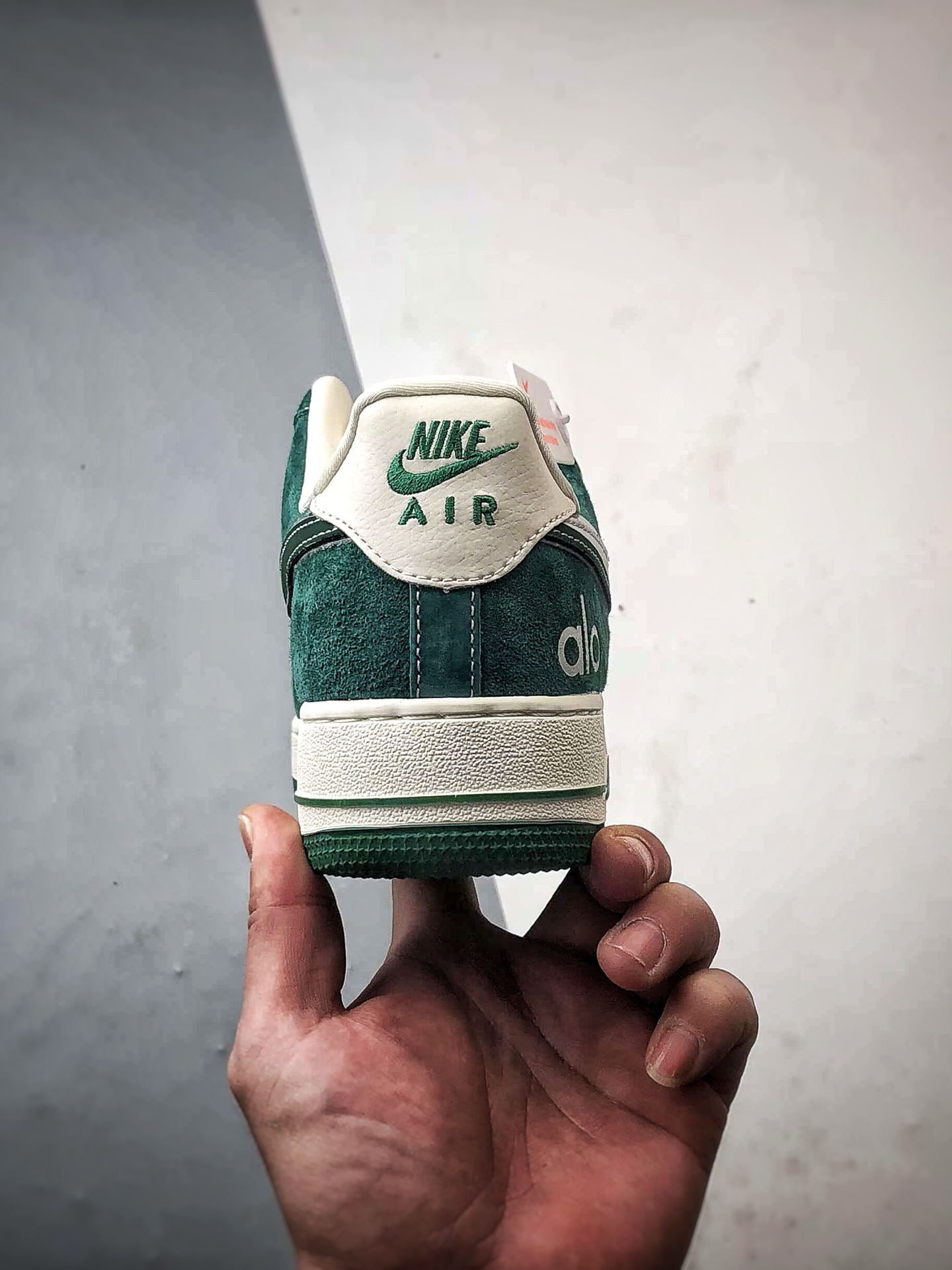 alo x Air Force 1 Low 米绿麂皮 SY1388-011-High Quatity Cheap Brand wholesale wholesaler seller Clothes Bags handbags Sneakers Top Fashion Clothing Shoes from China Factory Chinese suppliers best Quality Beautiful Price alo x Air Force 1 Low 米绿麂皮 SY1388-011