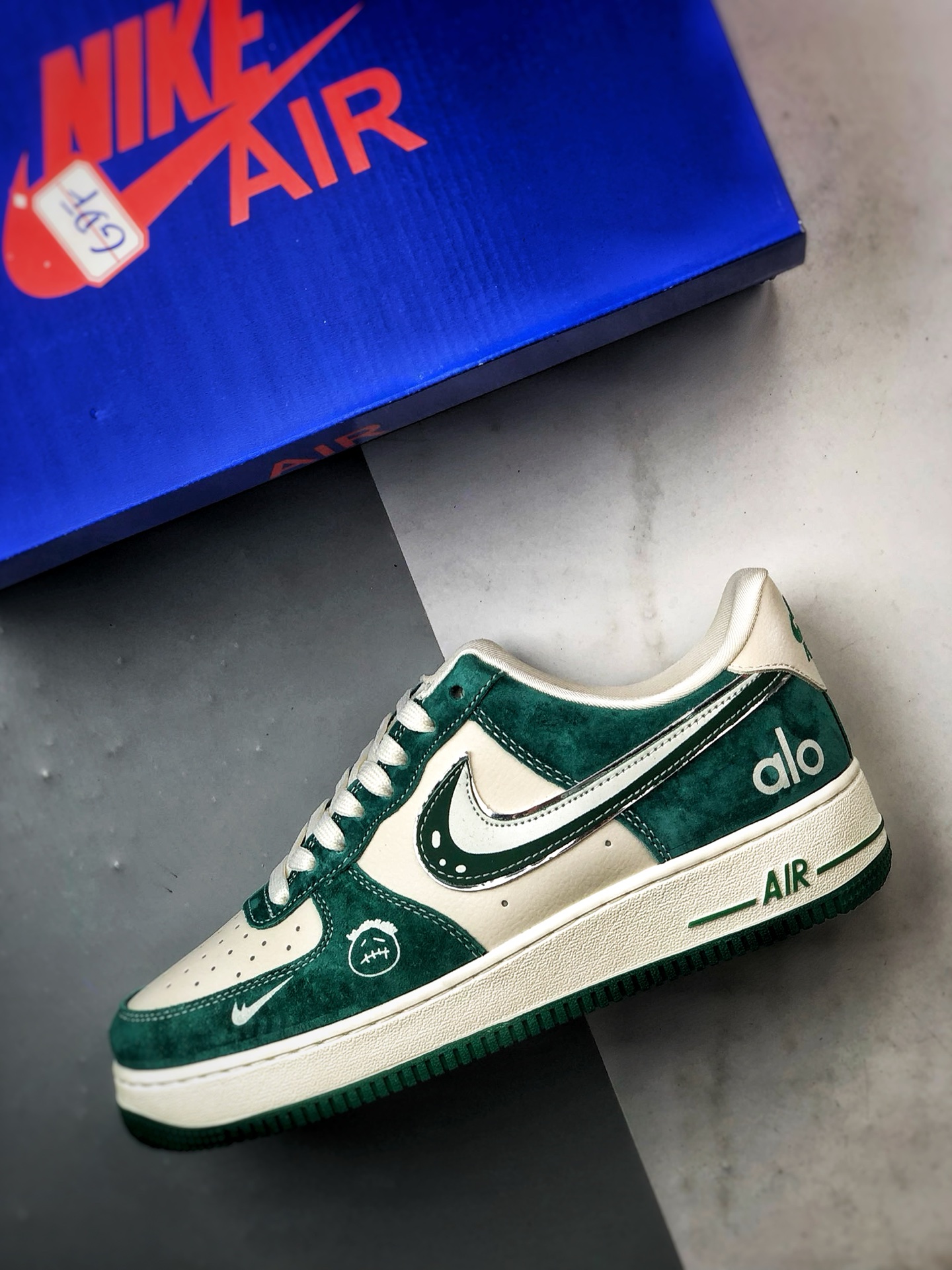alo x Air Force 1 Low 米绿麂皮 SY1388-011-High Quatity Cheap Brand wholesale wholesaler seller Clothes Bags handbags Sneakers Top Fashion Clothing Shoes from China Factory Chinese suppliers best Quality Beautiful Price alo x Air Force 1 Low 米绿麂皮 SY1388-011