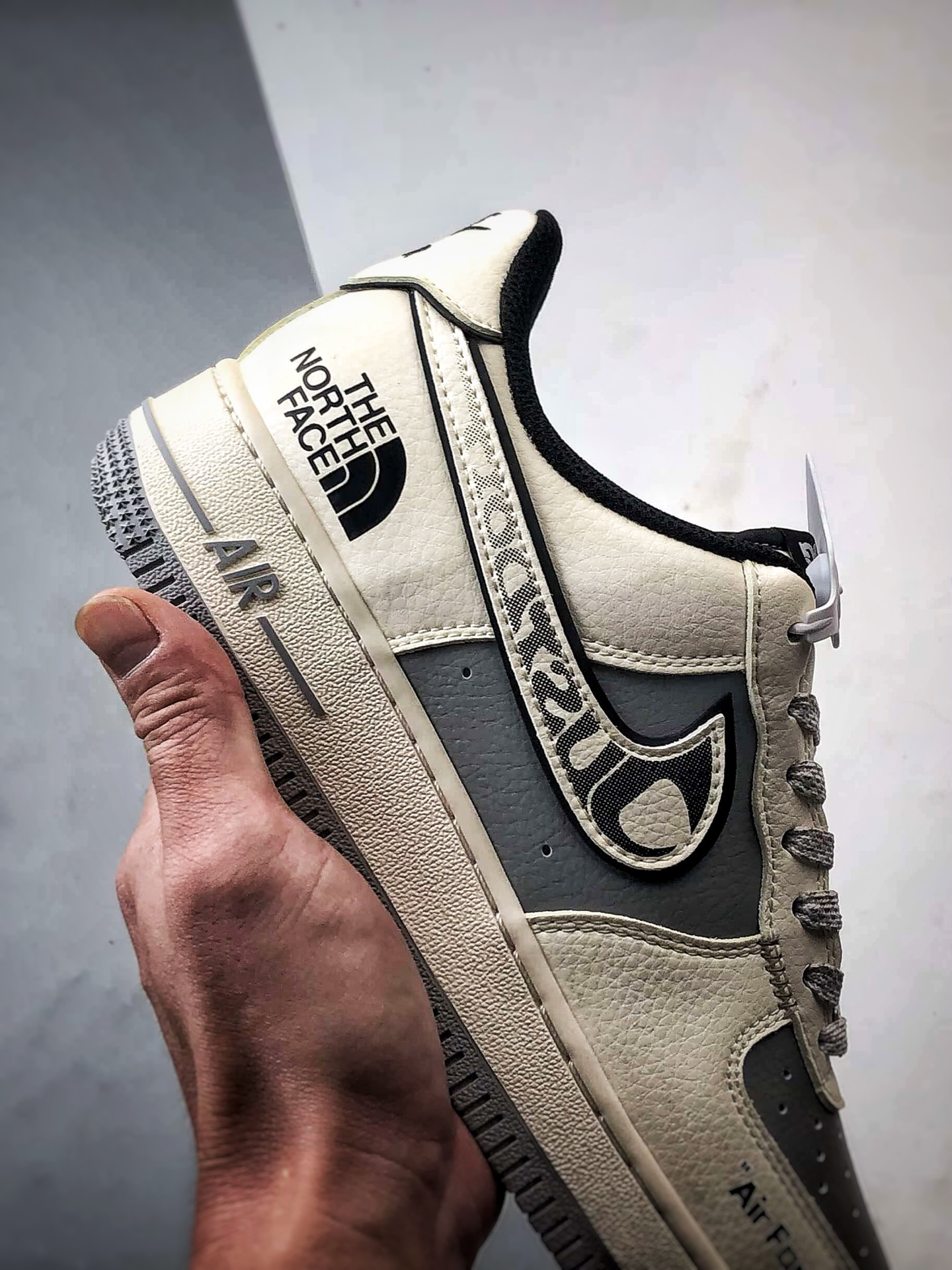 TNF x Air Force 1 Low 米灰黑 JP8028-066