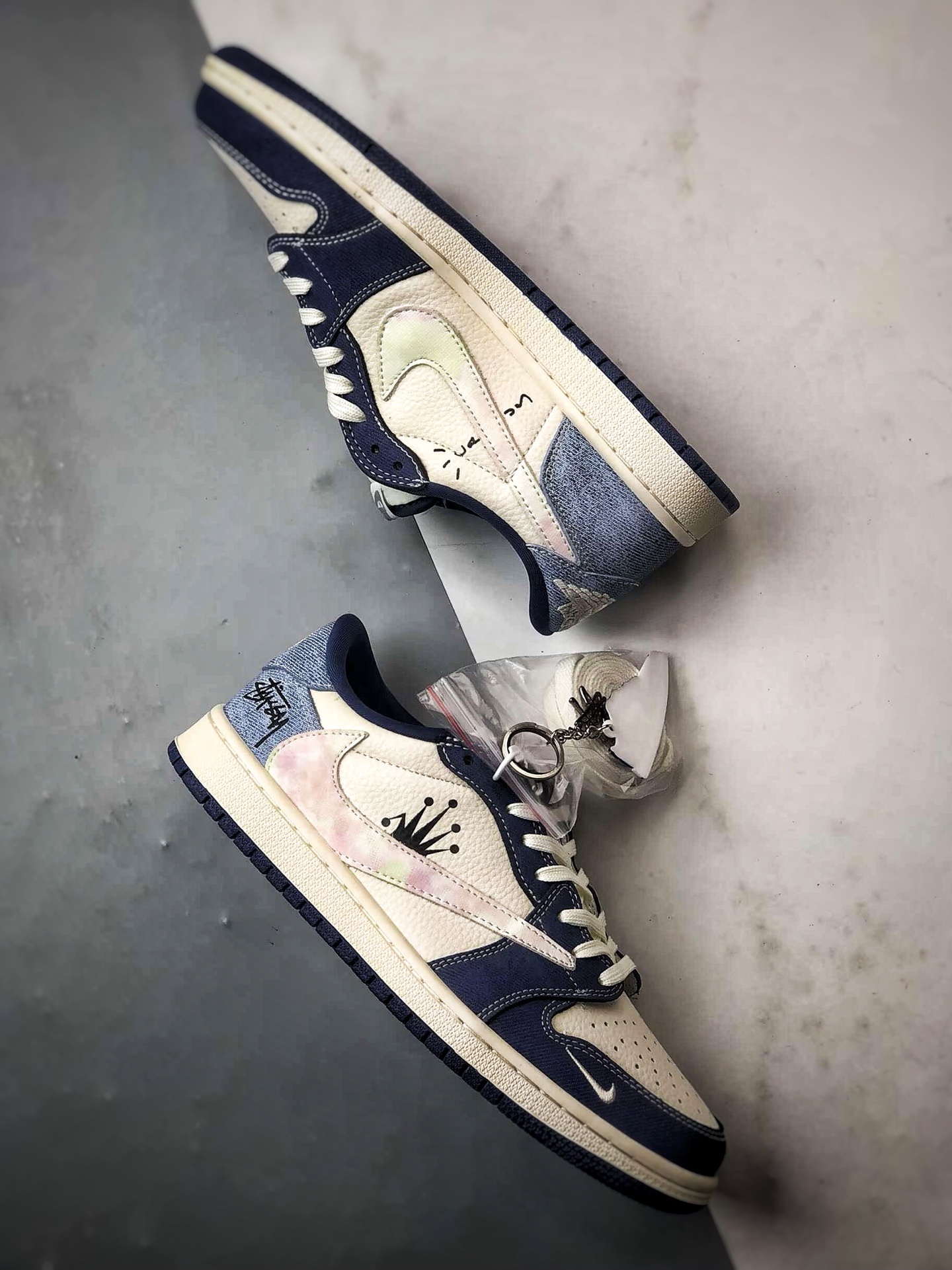 Air Jordan 1 Low ”高端定制” 斯图西米白蓝倒钩 DD7866-101