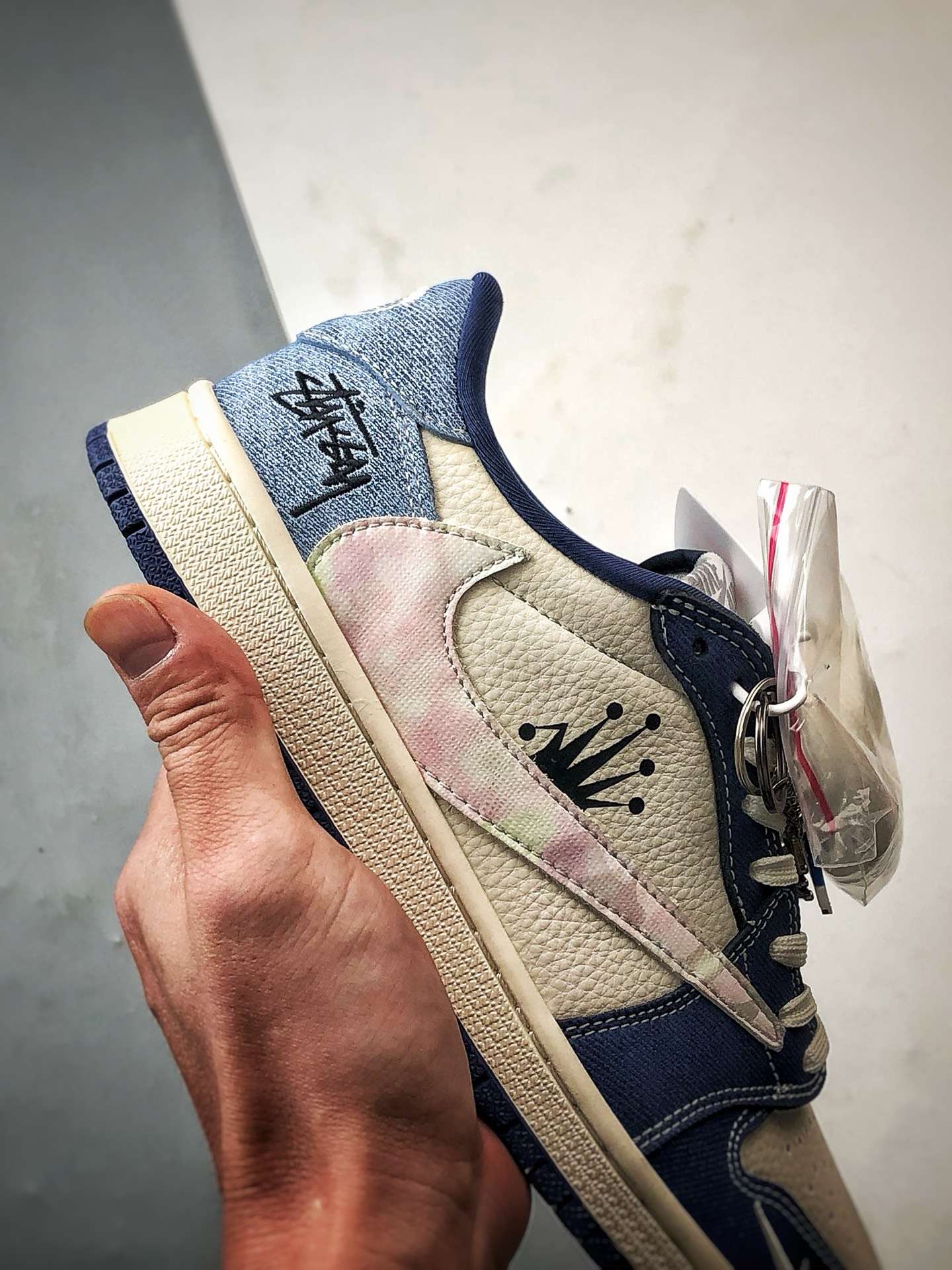 Air Jordan 1 Low ”高端定制” 斯图西米白蓝倒钩 DD7866-101